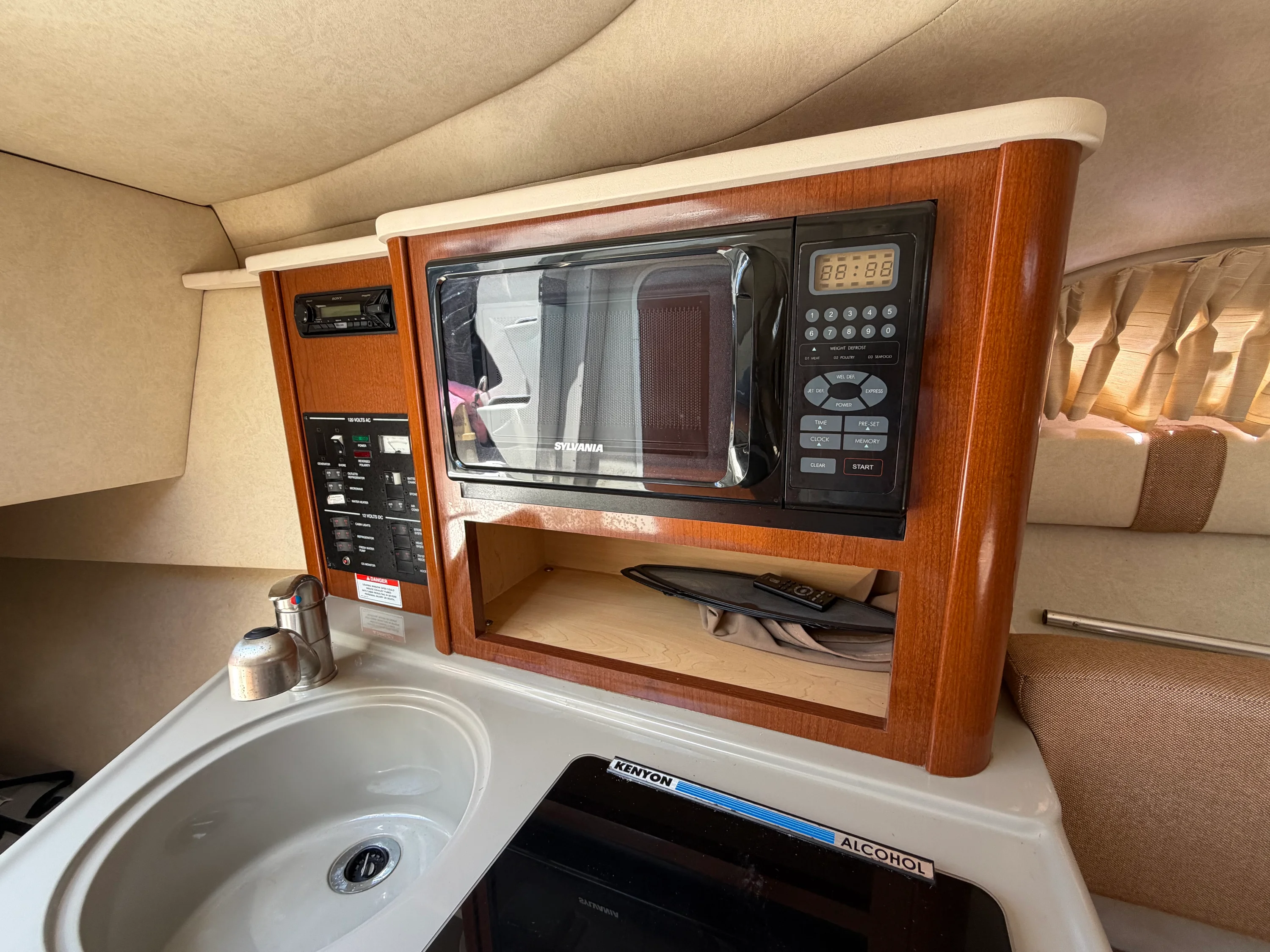 2011 Sea Ray 240 SUNDANCER Image Thumbnail #26