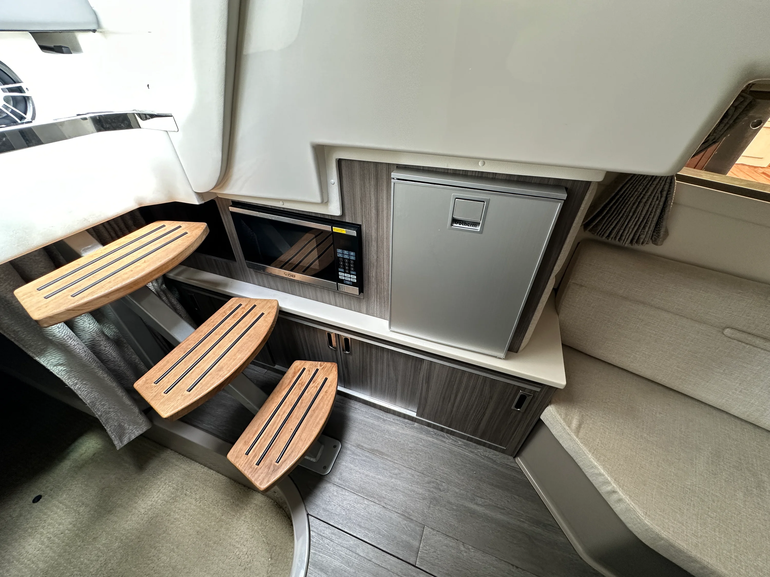 2022 Sea Ray 320 SUNDANCER OB Image Thumbnail #22