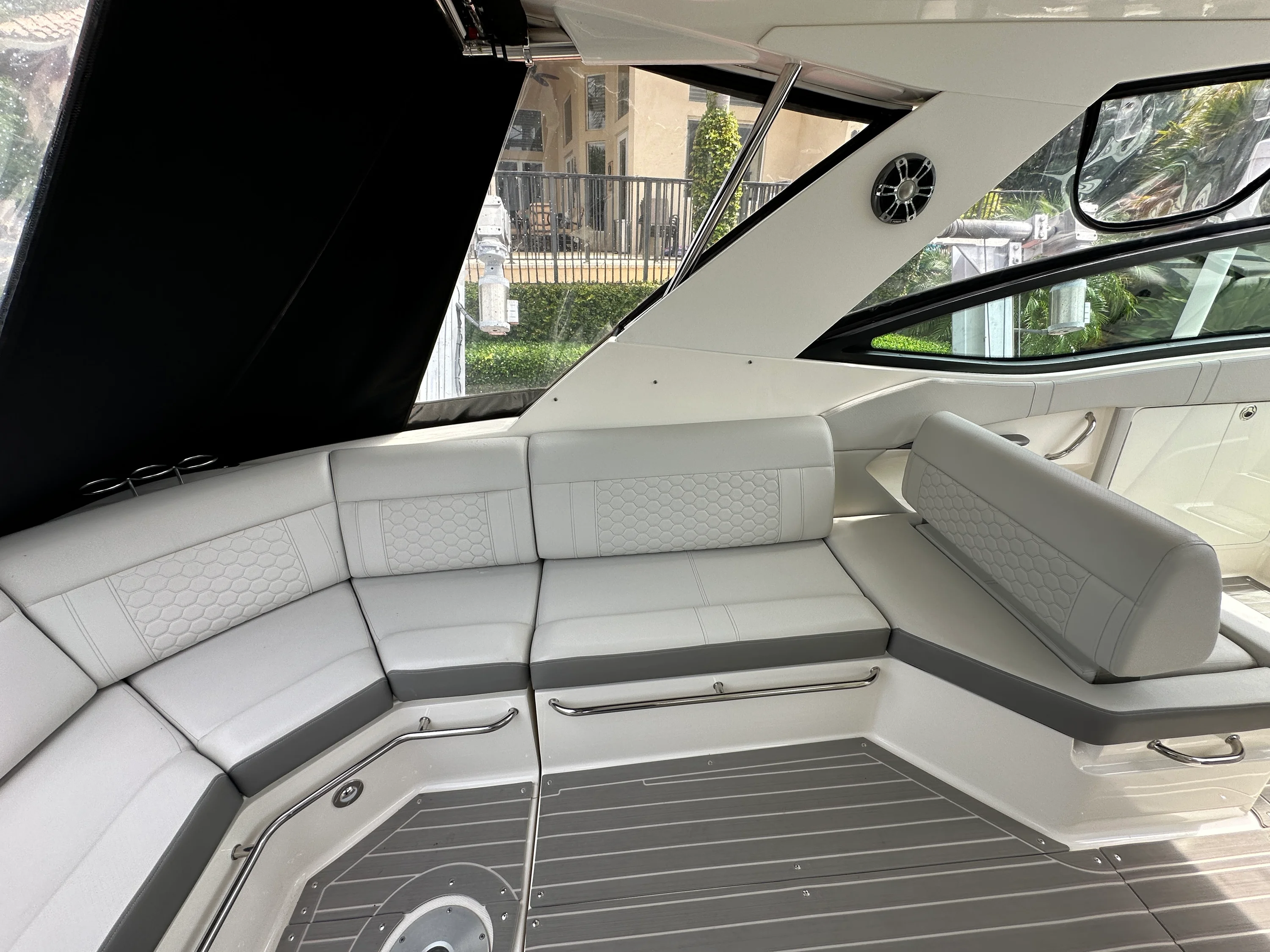 2022 Sea Ray 320 SUNDANCER OB Image Thumbnail #44