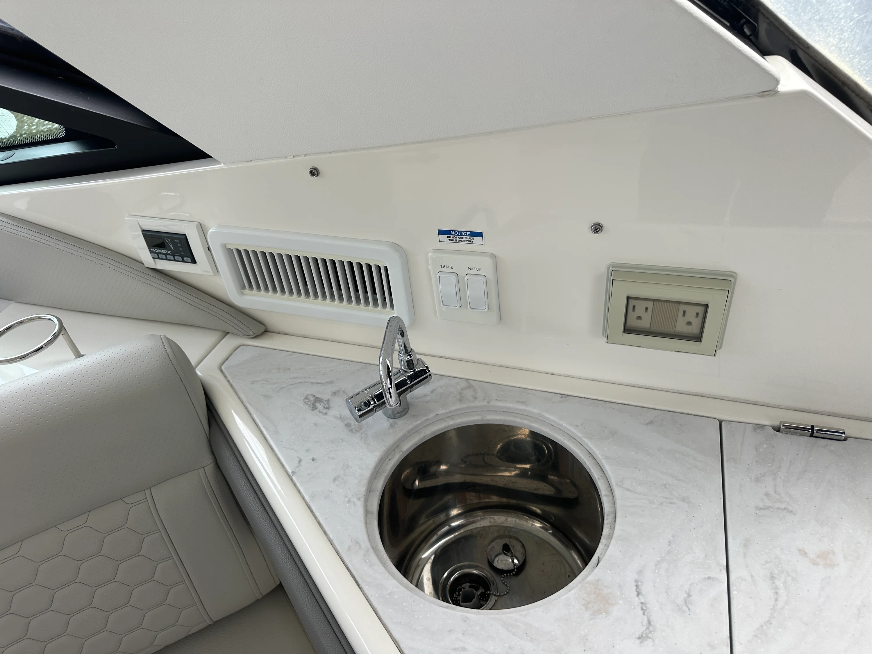 2022 Sea Ray 320 SUNDANCER OB Image Thumbnail #27