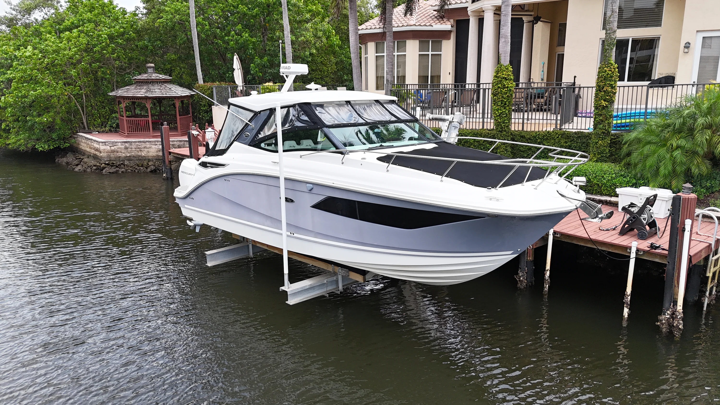 2022 Sea Ray 320 SUNDANCER OB Image Thumbnail #0