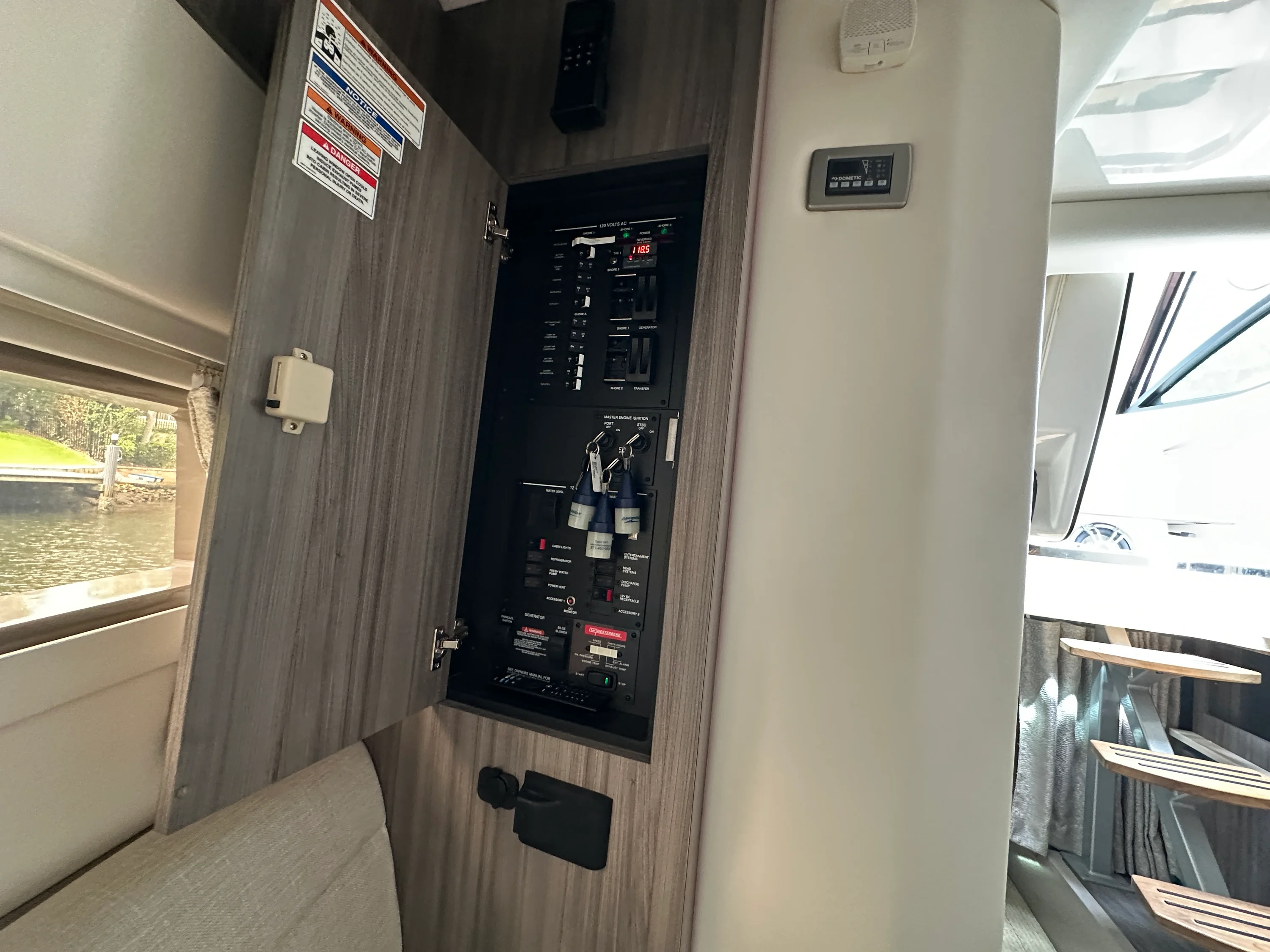 2022 Sea Ray 320 SUNDANCER OB Image Thumbnail #21