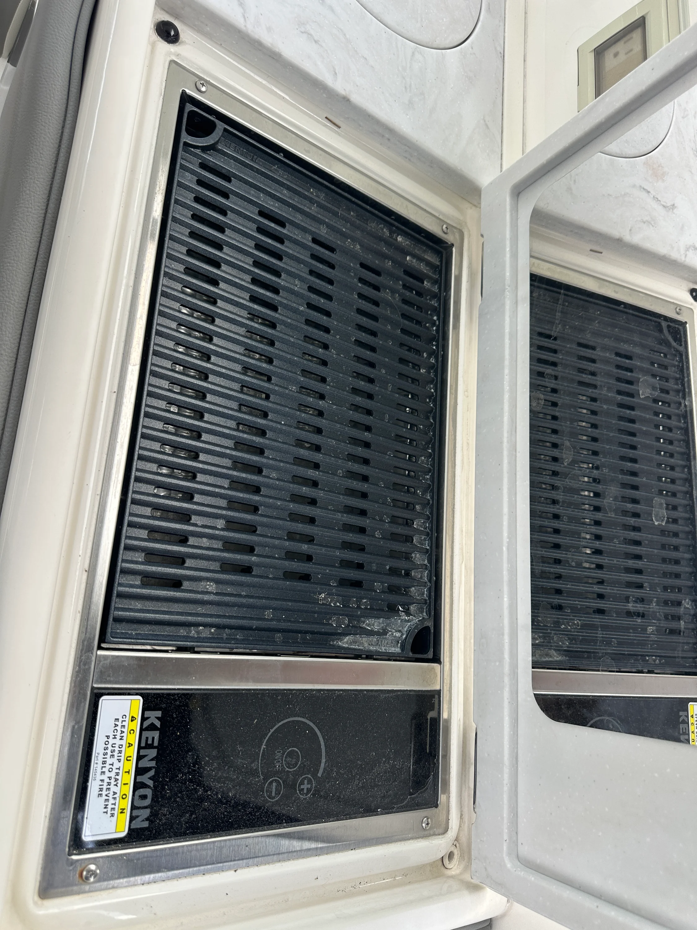 2022 Sea Ray 320 SUNDANCER OB Image Thumbnail #28