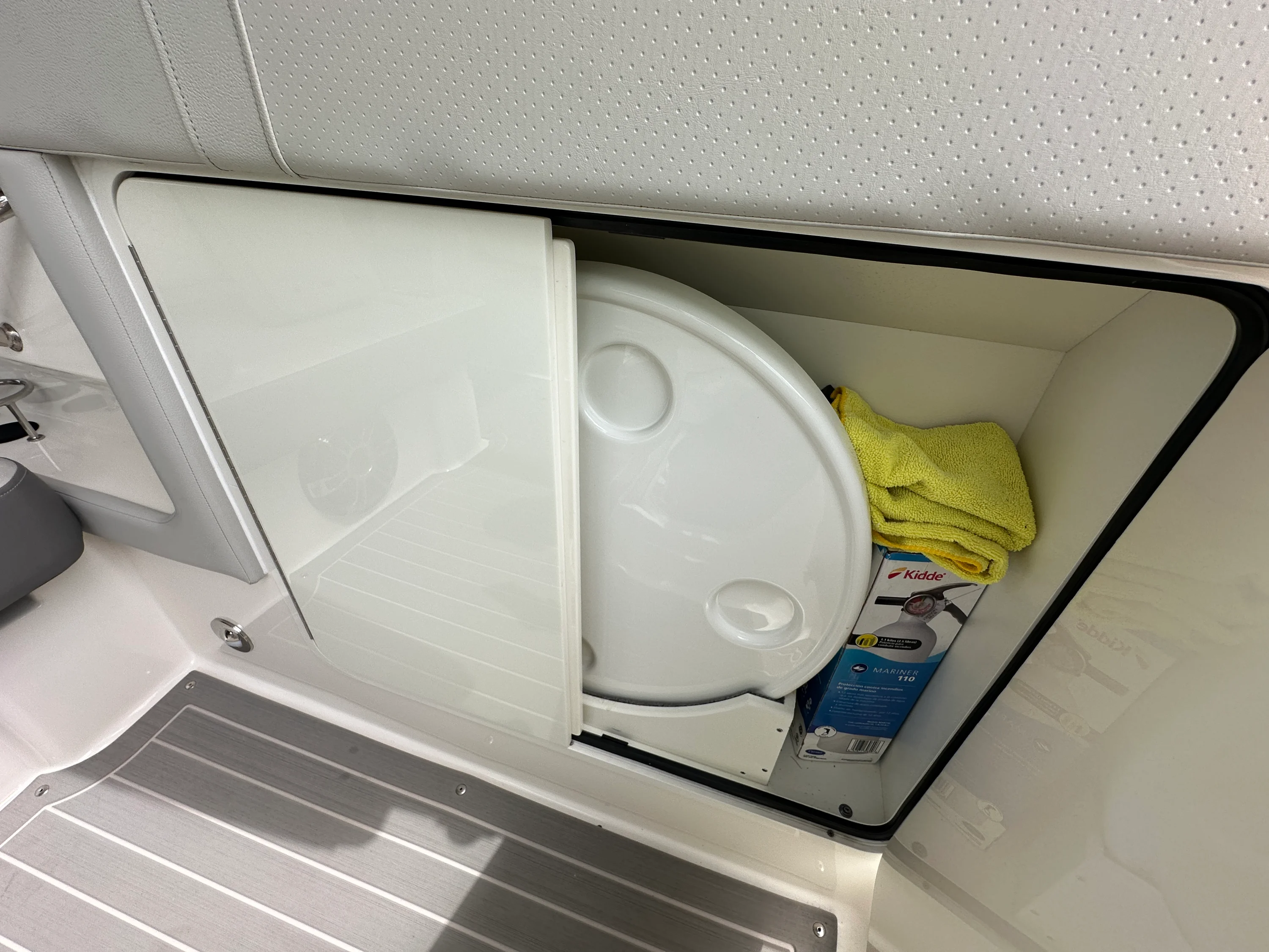 2022 Sea Ray 320 SUNDANCER OB Image Thumbnail #16