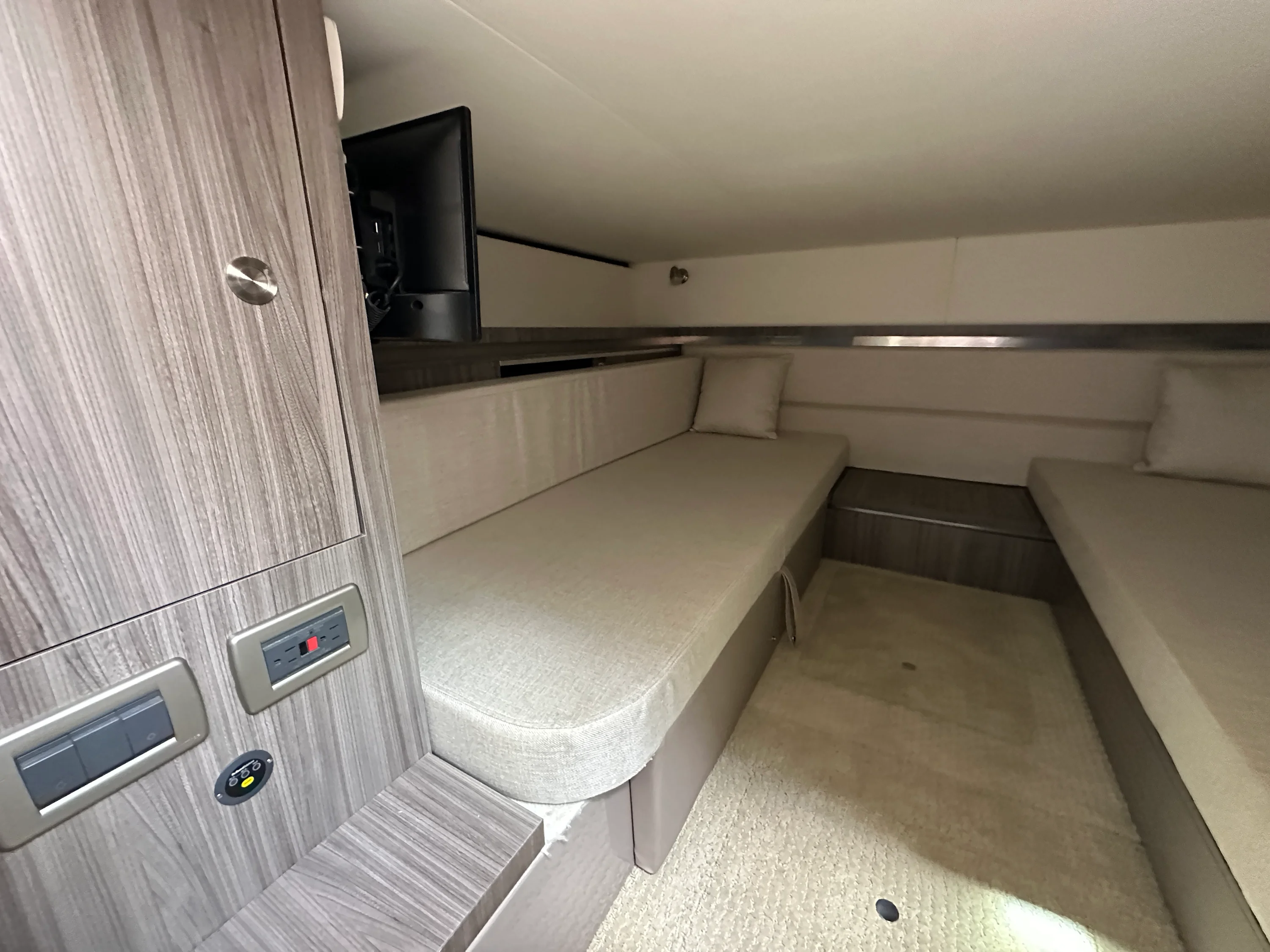 2022 Sea Ray 320 SUNDANCER OB Image Thumbnail #19