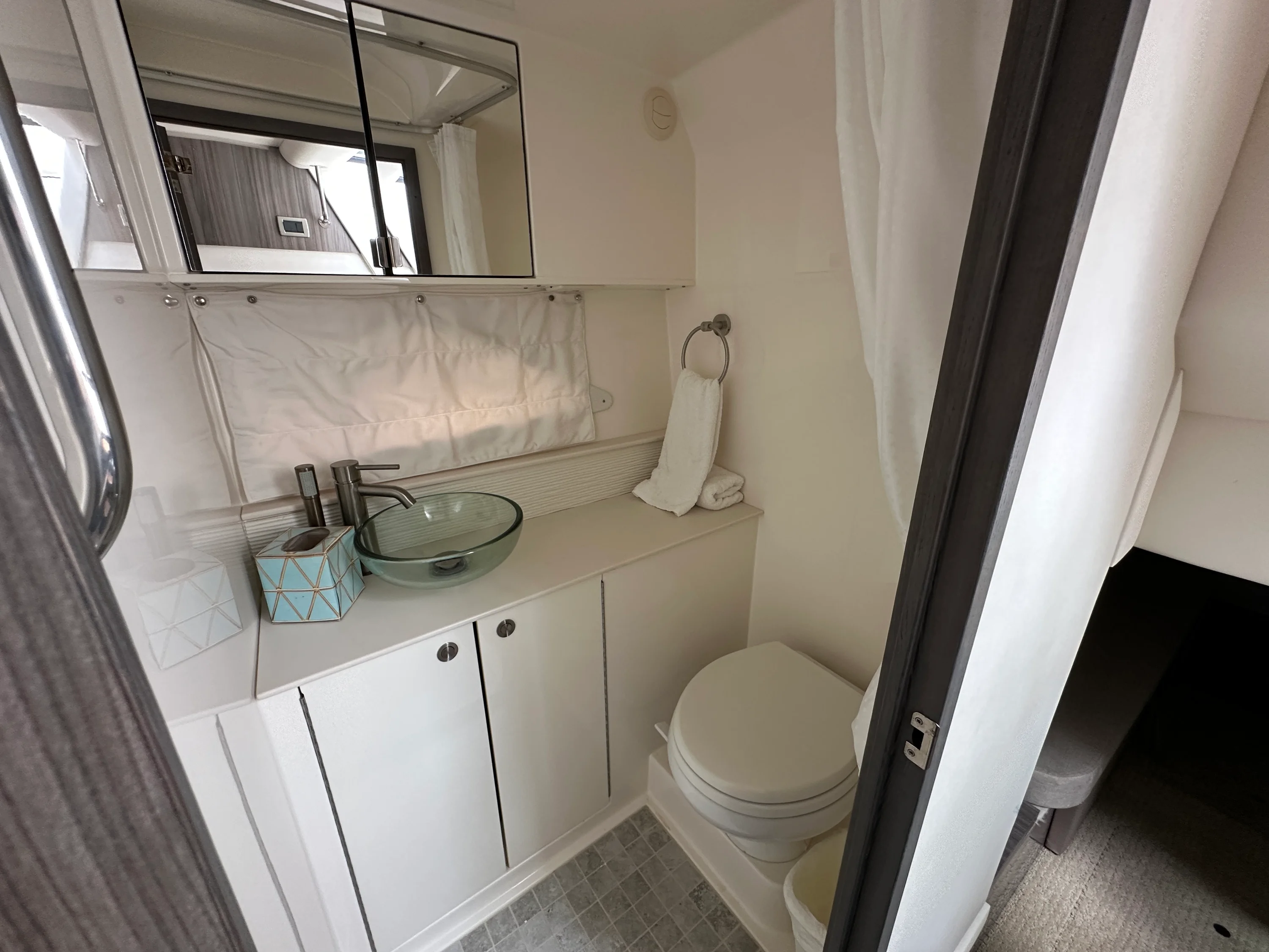 2022 Sea Ray 320 SUNDANCER OB Image Thumbnail #20