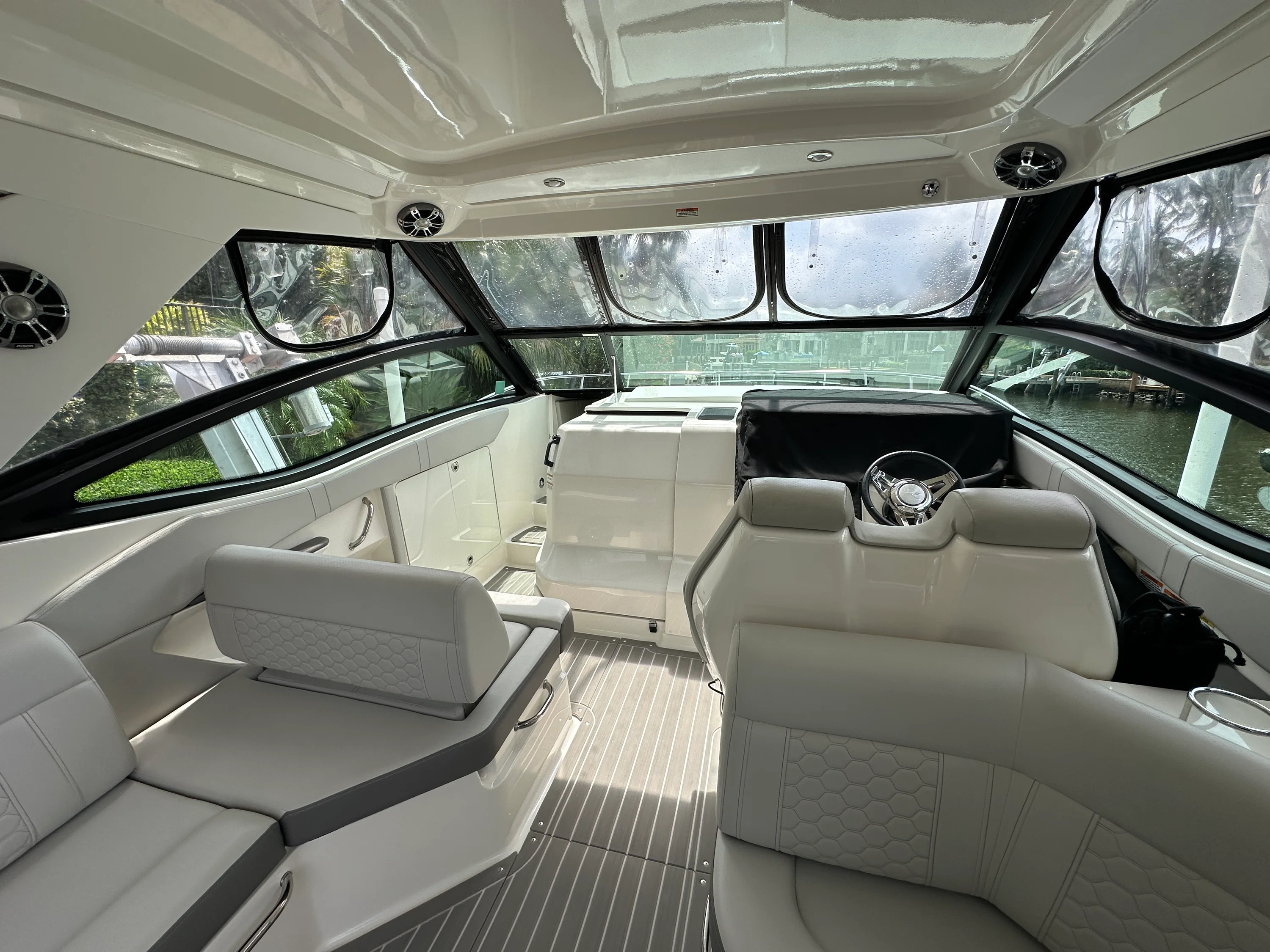 2022 Sea Ray 320 SUNDANCER OB Image Thumbnail #43