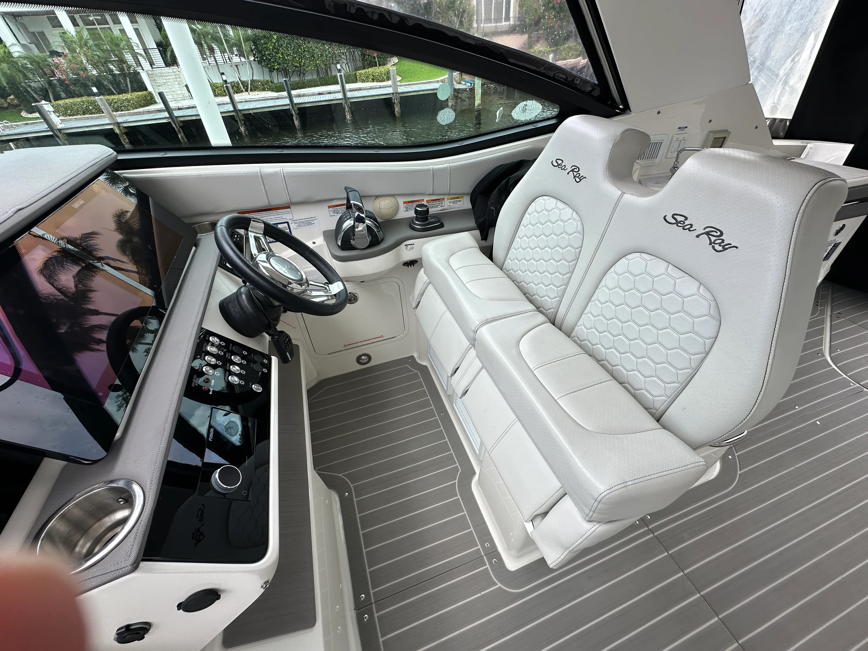 2022 Sea Ray 320 SUNDANCER OB Image Thumbnail #25