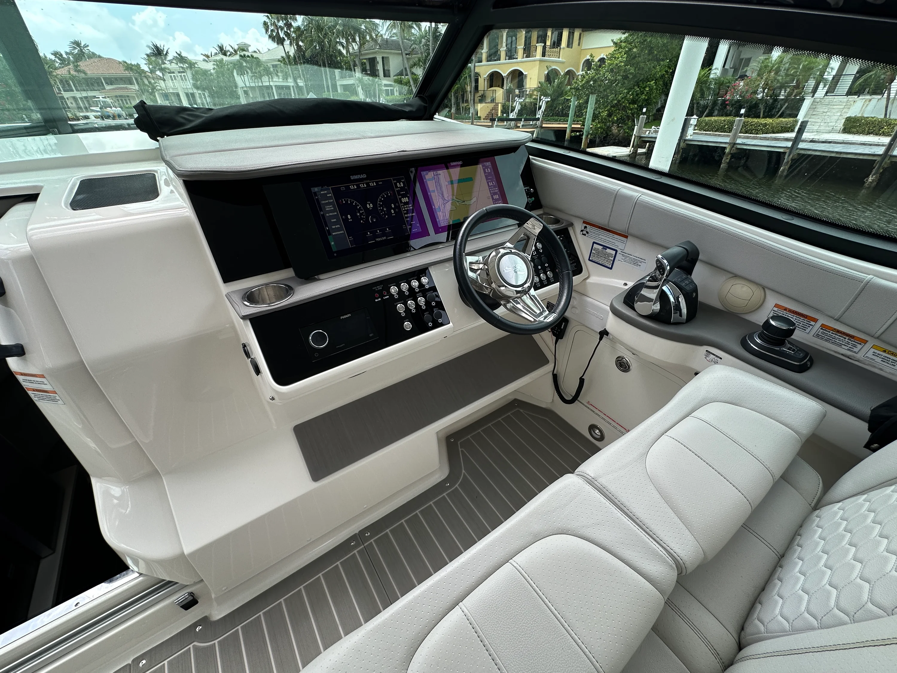 2022 Sea Ray 320 SUNDANCER OB Image Thumbnail #12