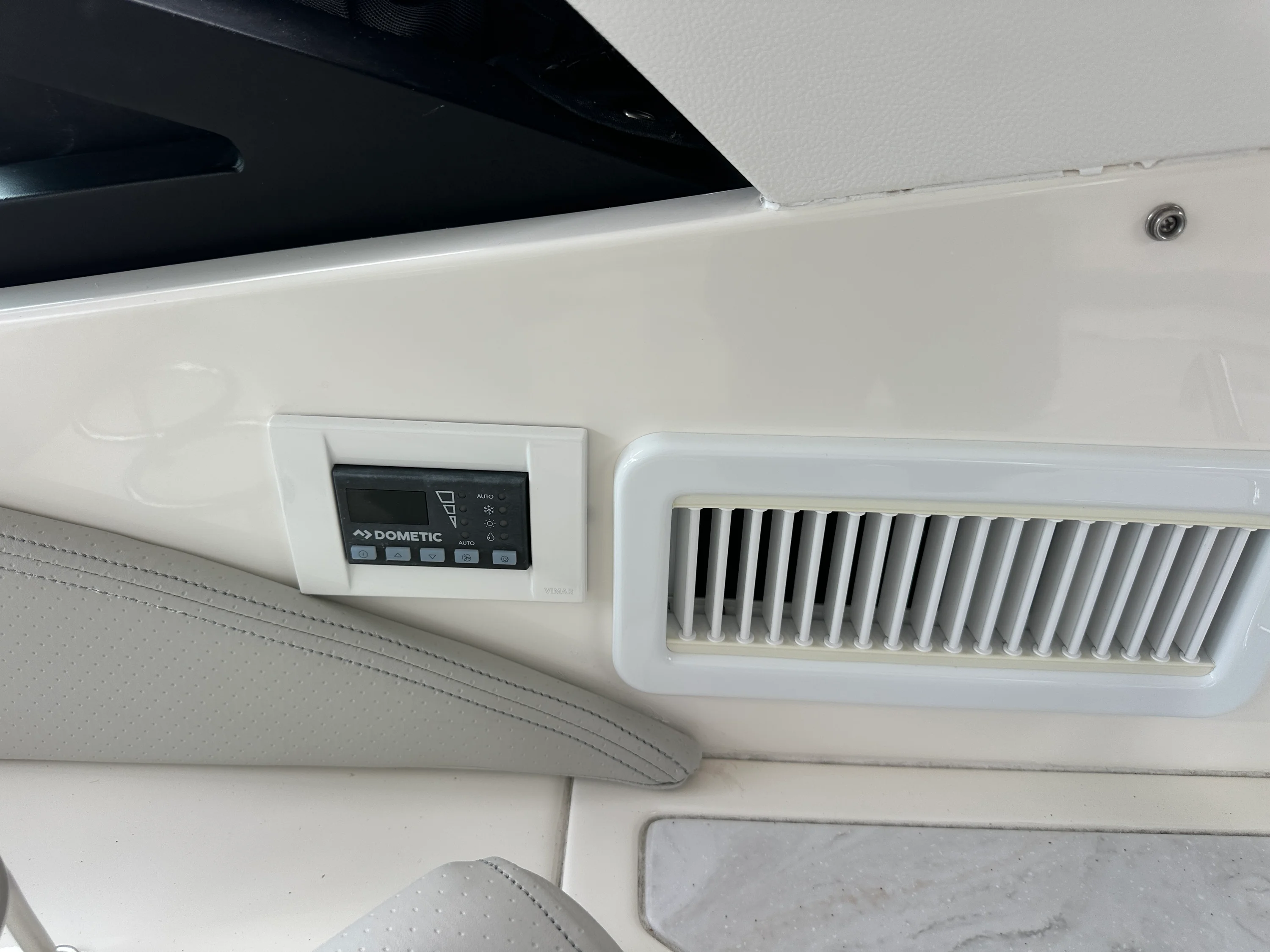 2022 Sea Ray 320 SUNDANCER OB Image Thumbnail #26