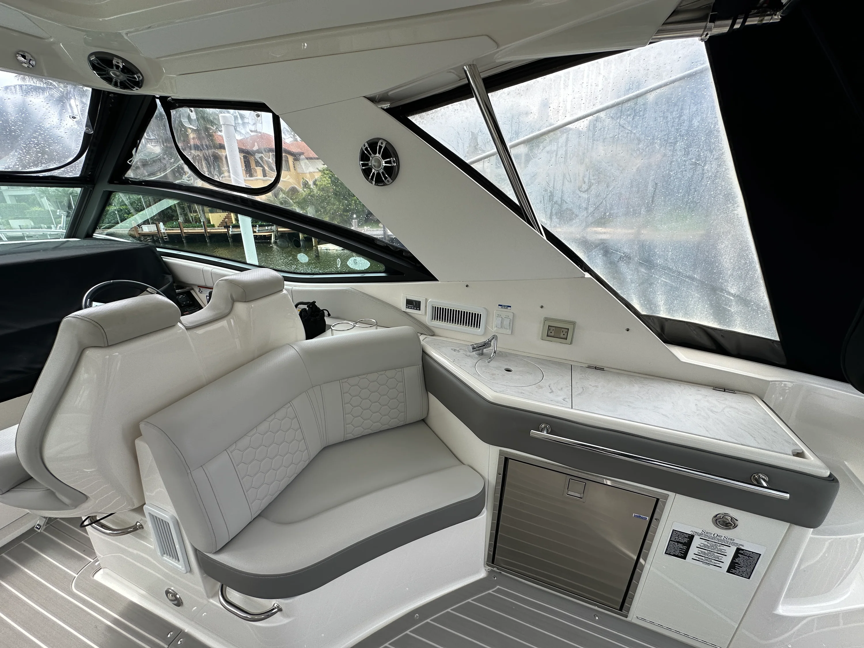 2022 Sea Ray 320 SUNDANCER OB Image Thumbnail #46