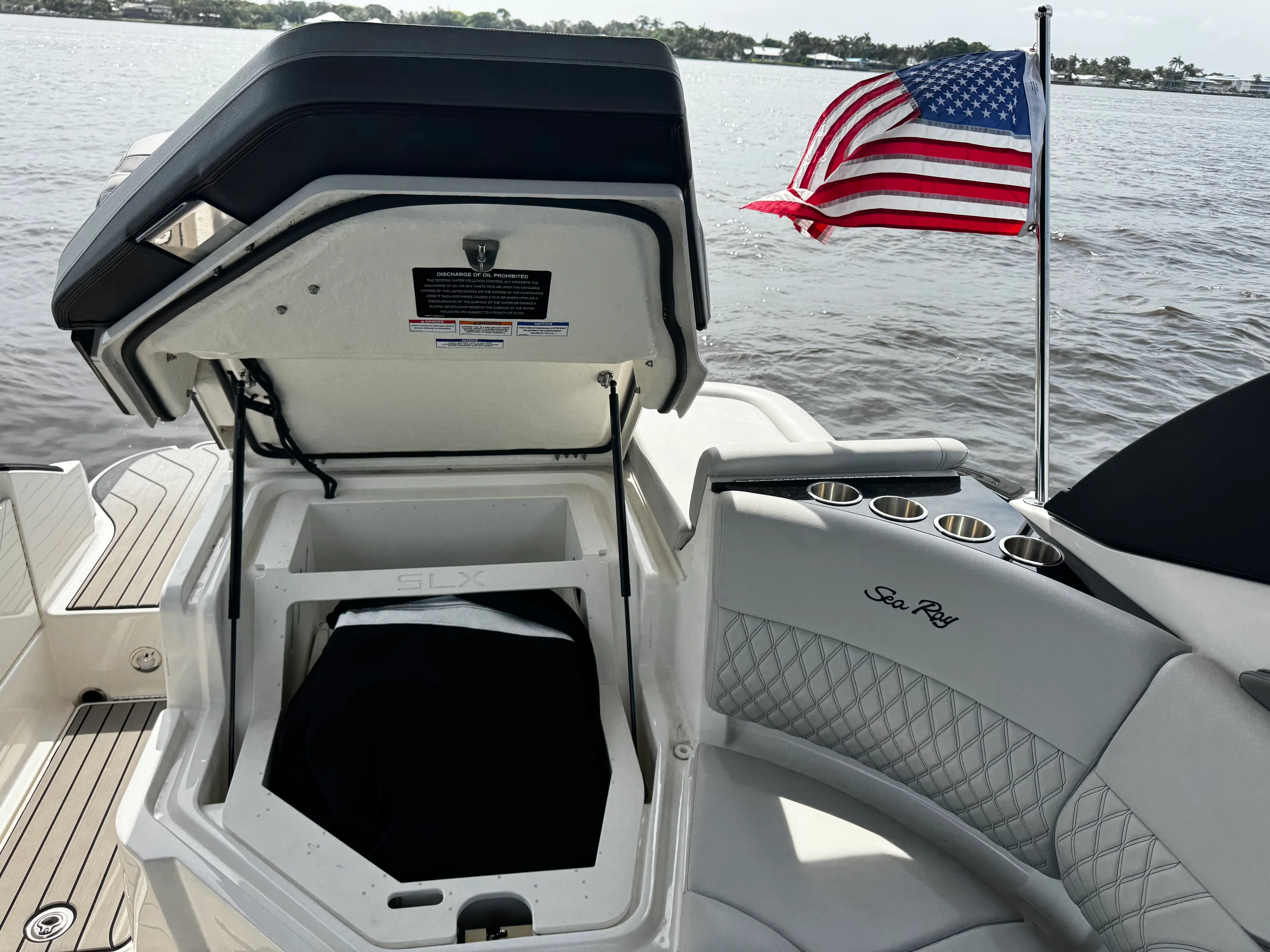 2025 Sea Ray 260 SLX OB Image Thumbnail #15