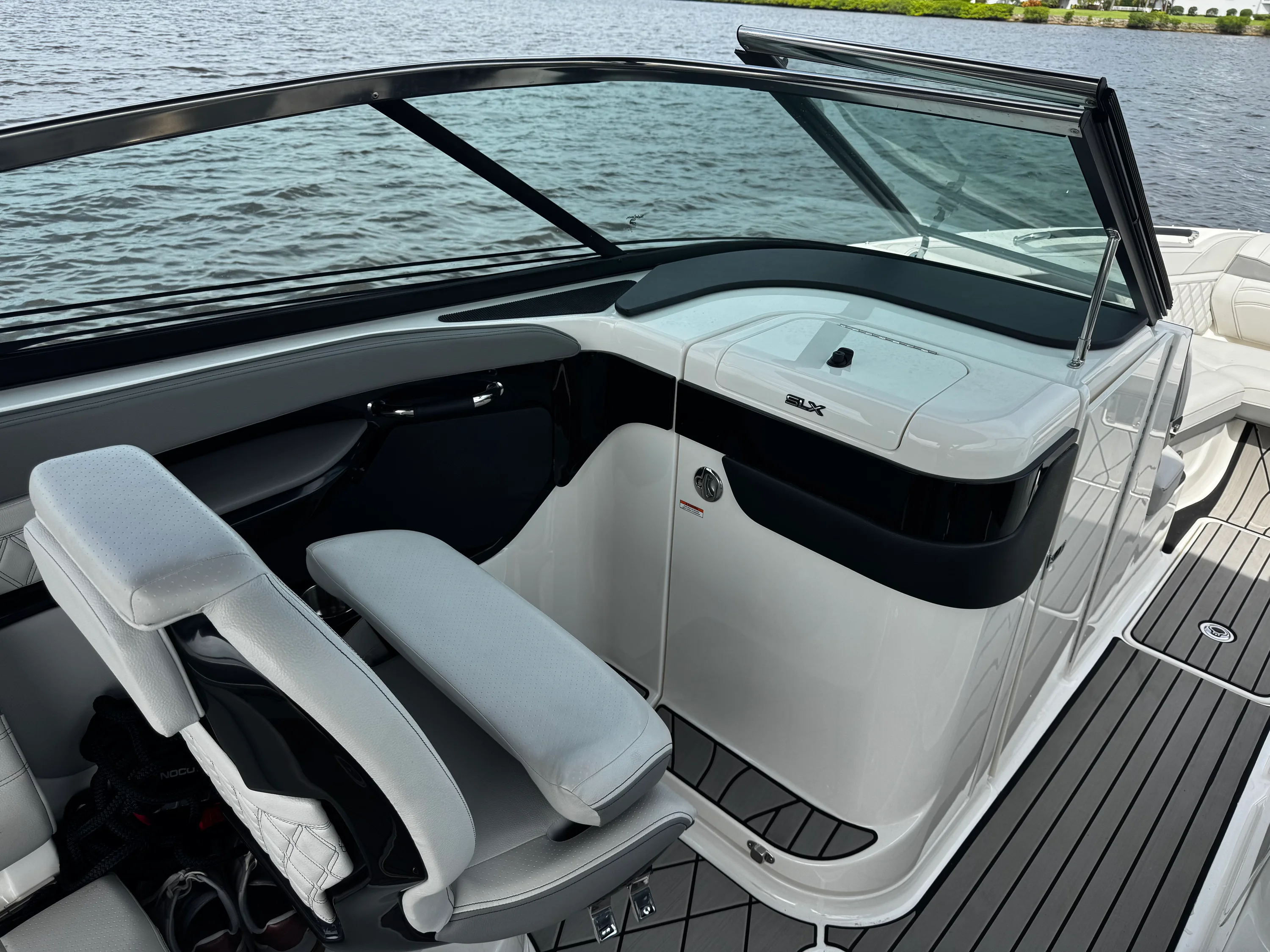 2025 Sea Ray 260 SLX OB Image Thumbnail #23