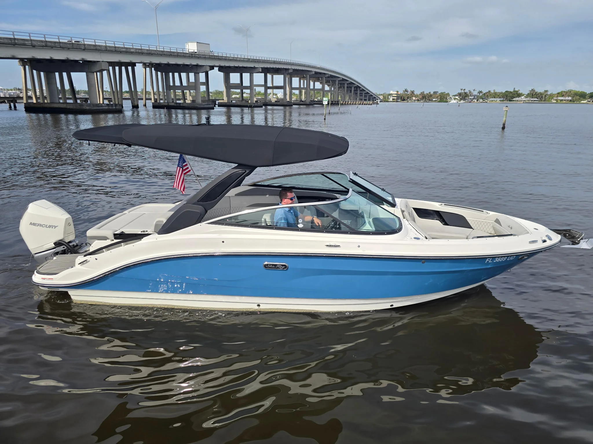 2025 Sea Ray 260 SLX OB Image Thumbnail #1