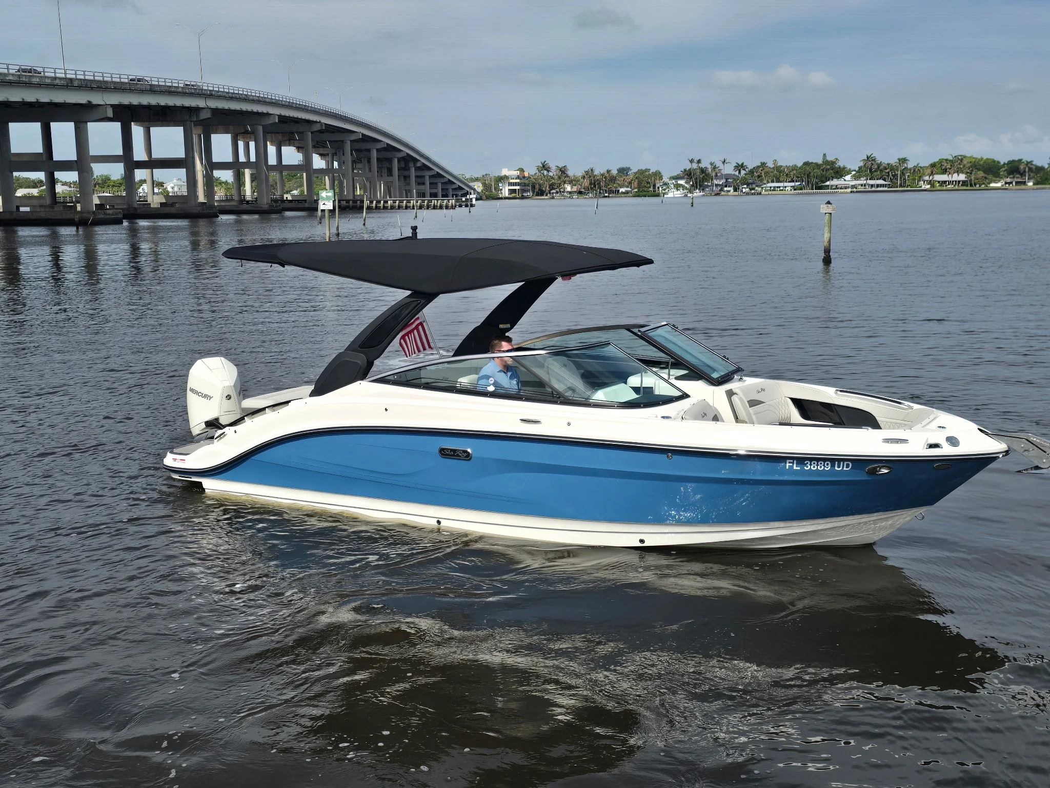 2025 Sea Ray 260 SLX OB Image Thumbnail #4