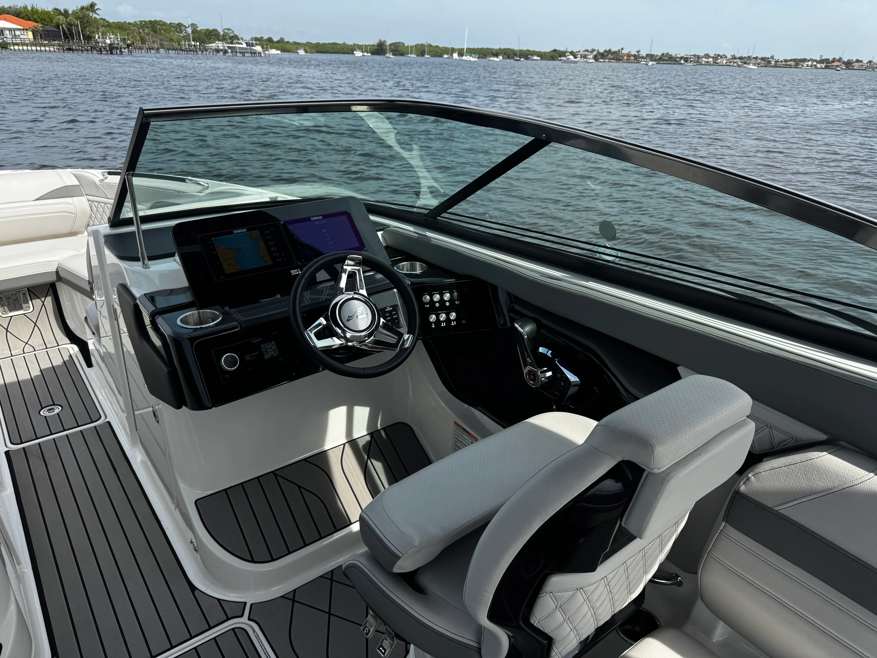 2025 Sea Ray 260 SLX OB Image Thumbnail #22