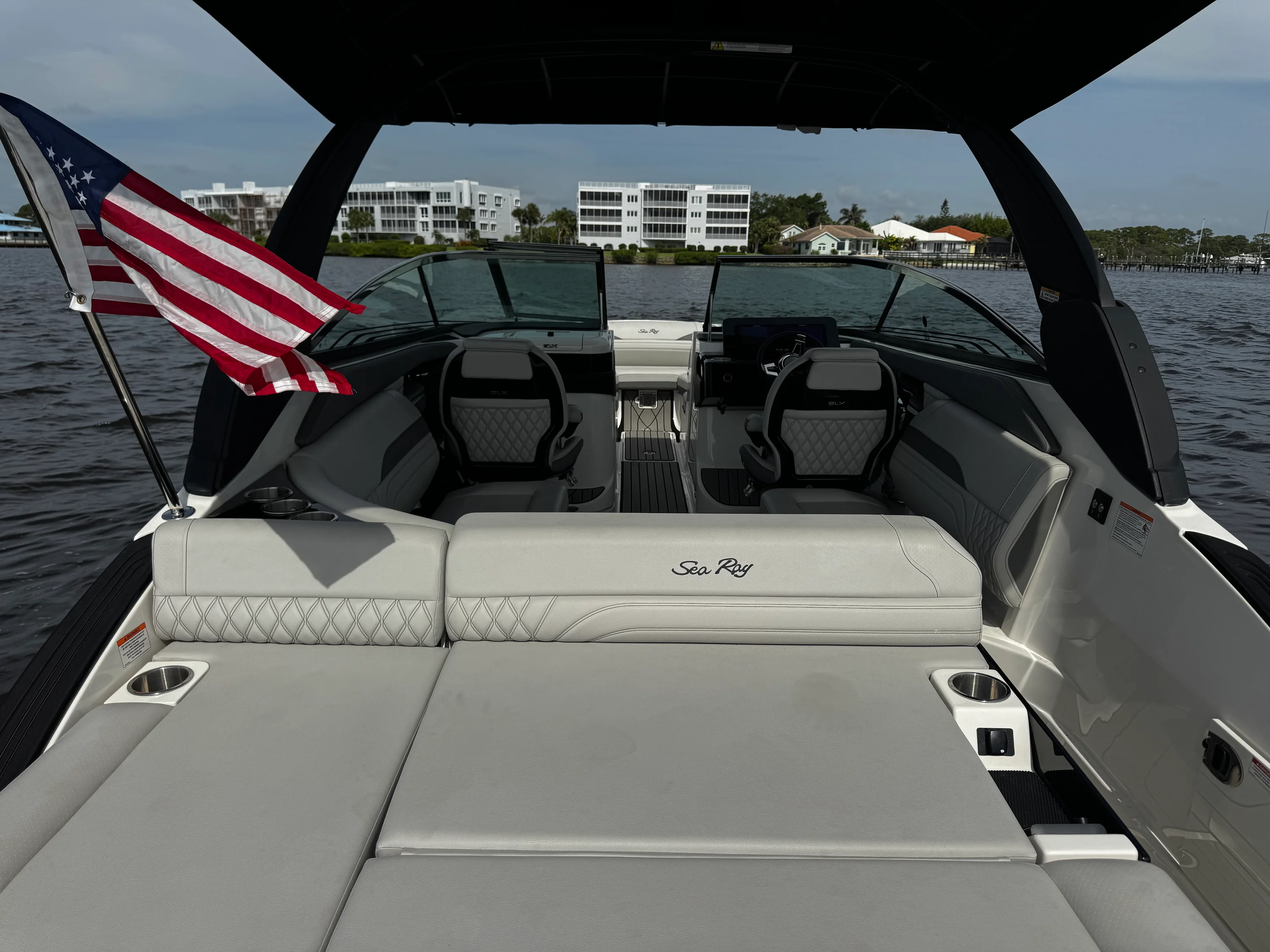 2025 Sea Ray 260 SLX OB Image Thumbnail #12