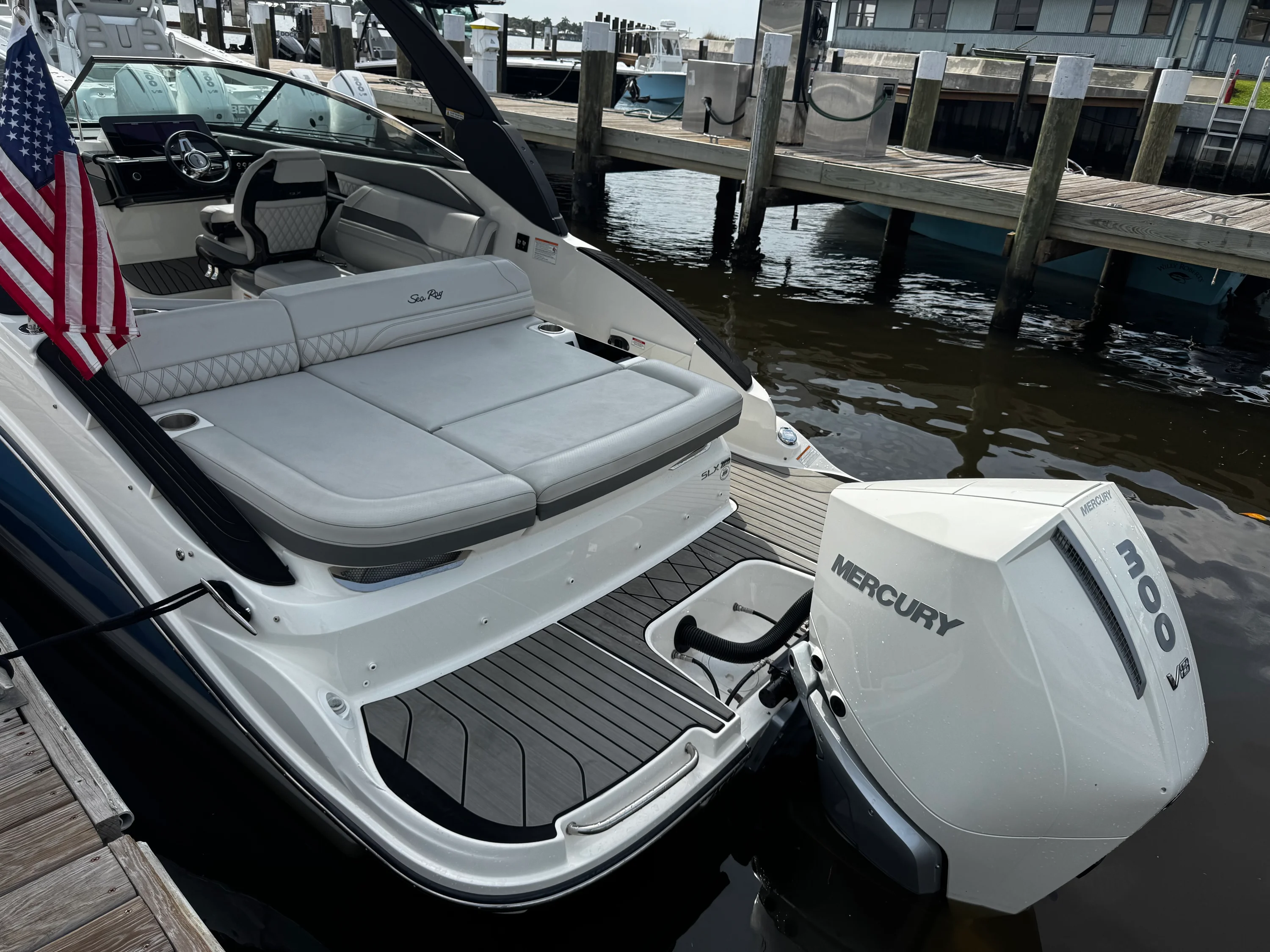 2025 Sea Ray 260 SLX OB Image Thumbnail #11
