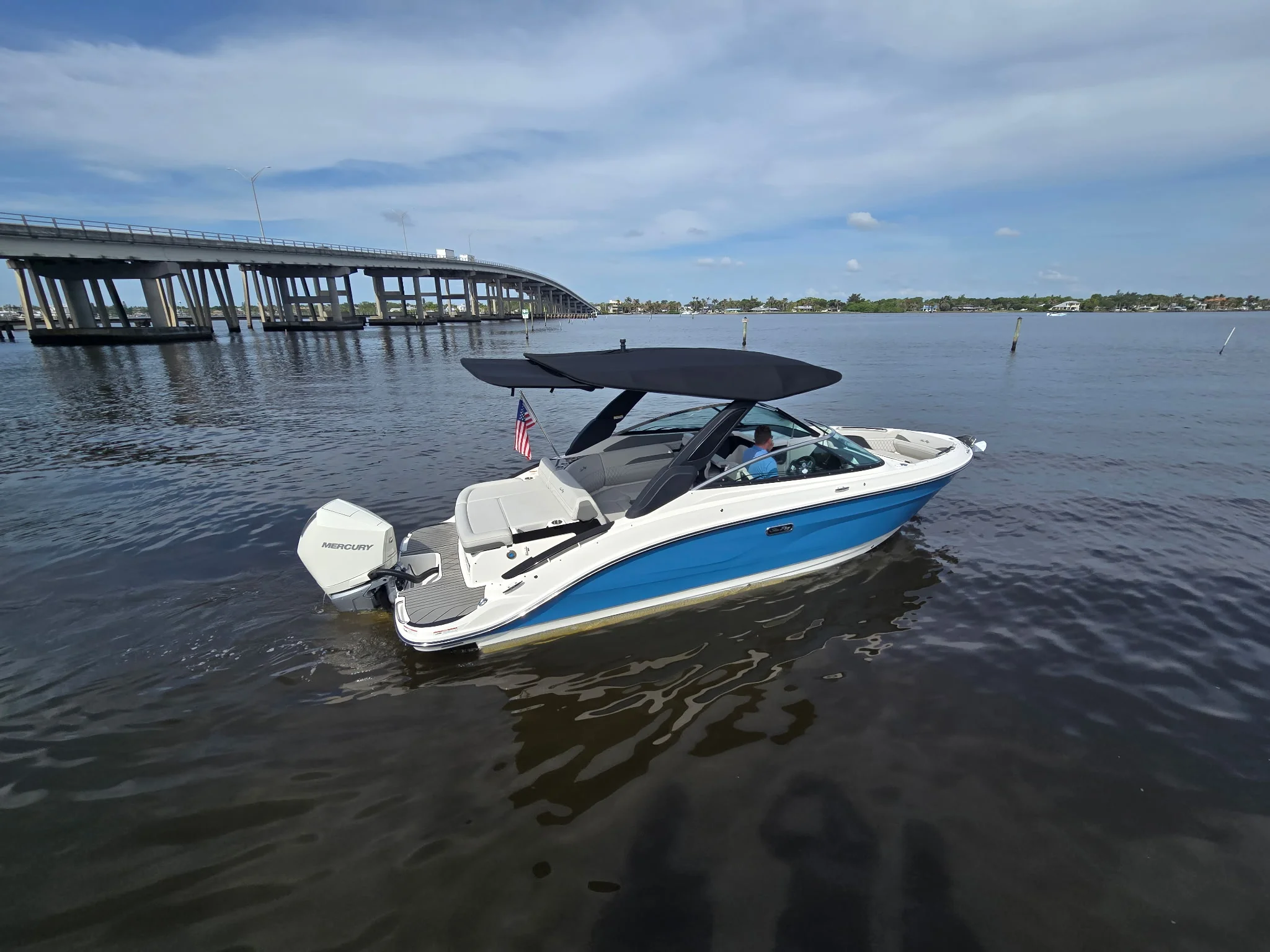 2025 Sea Ray 260 SLX OB Image Thumbnail #3