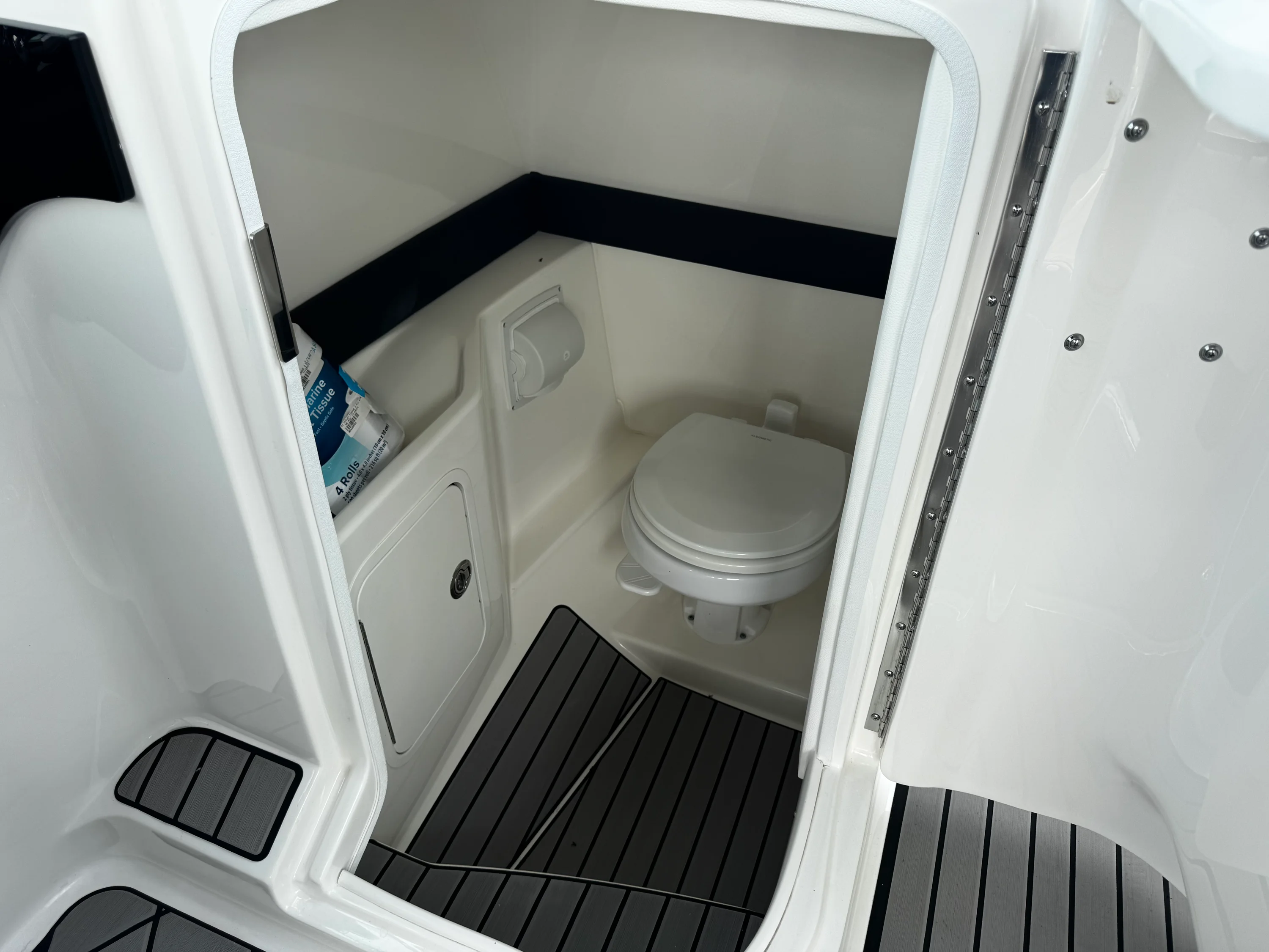 2025 Sea Ray 260 SLX OB Image Thumbnail #21