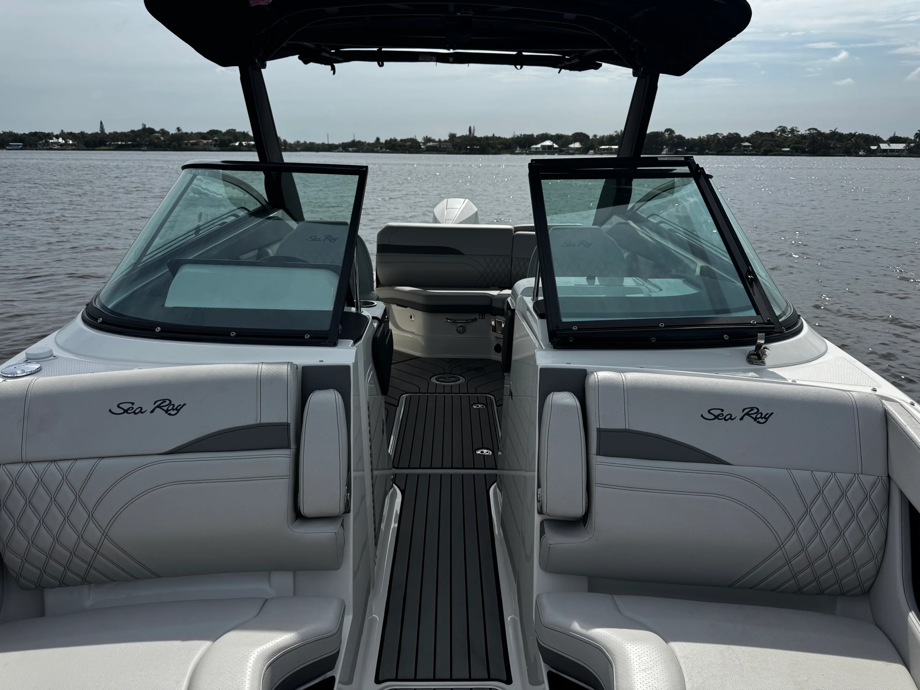 2025 Sea Ray 260 SLX OB Image Thumbnail #30