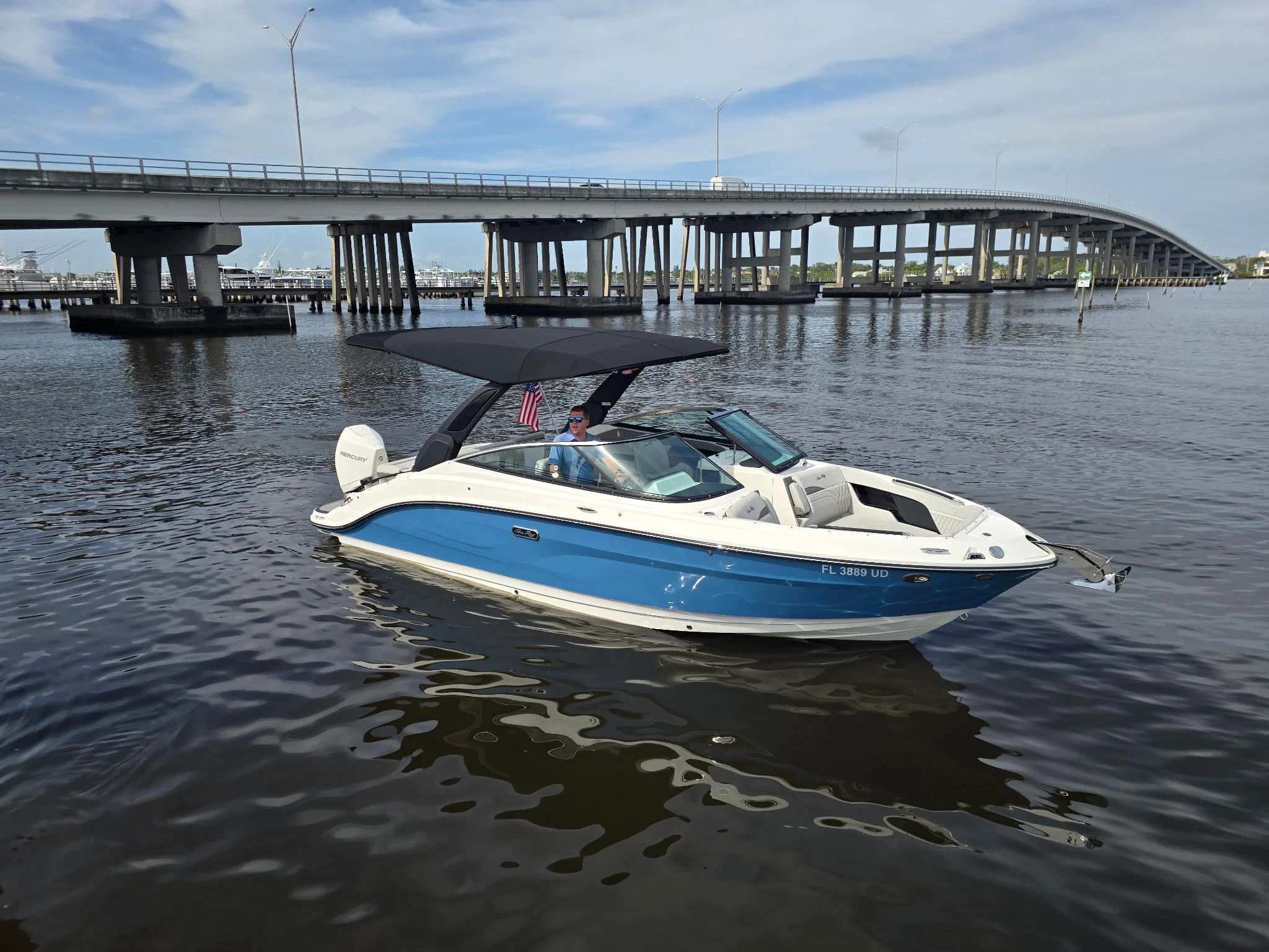 2025 Sea Ray 260 SLX OB Image Thumbnail #2