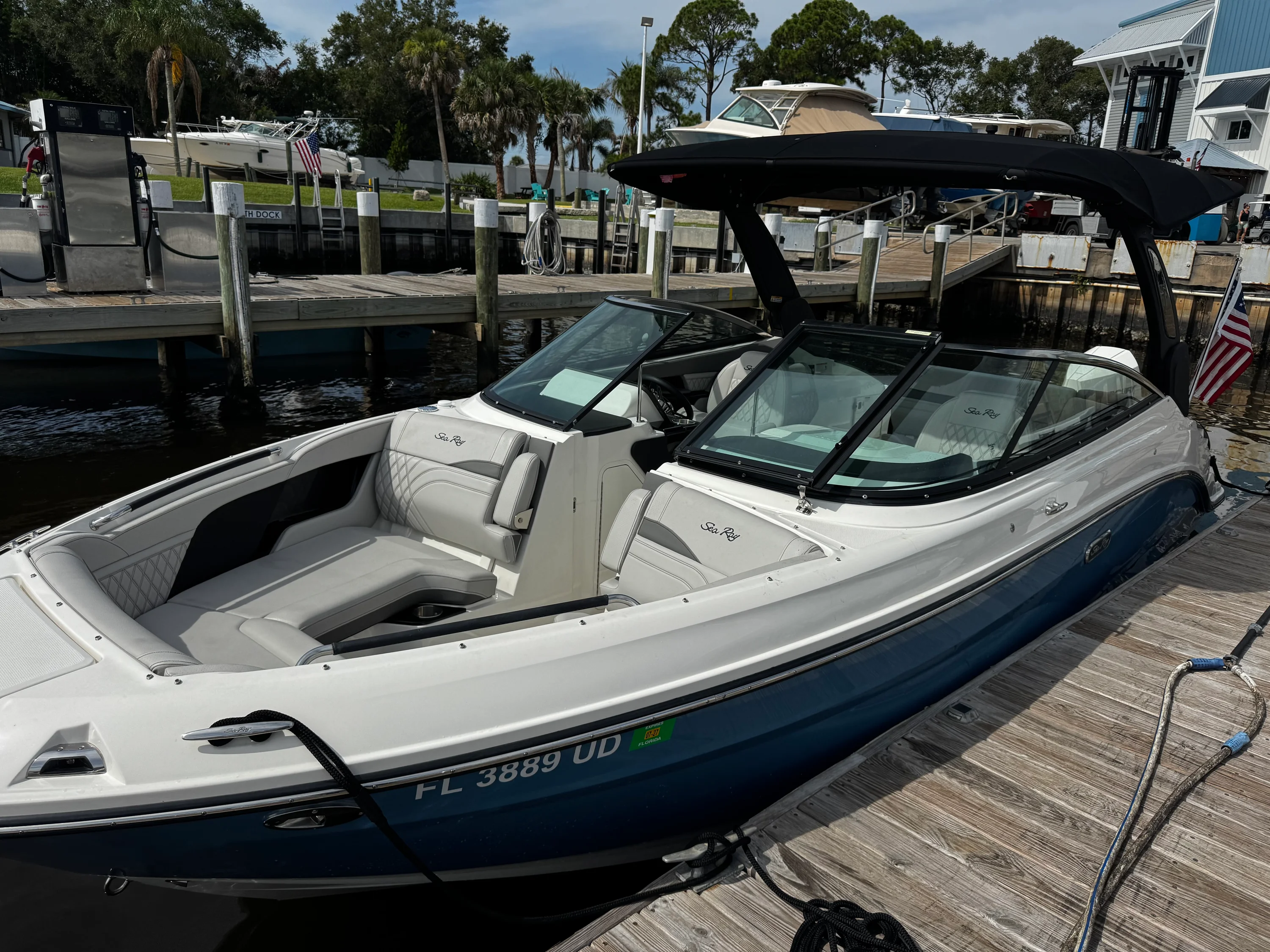 2025 Sea Ray 260 SLX OB Image Thumbnail #10