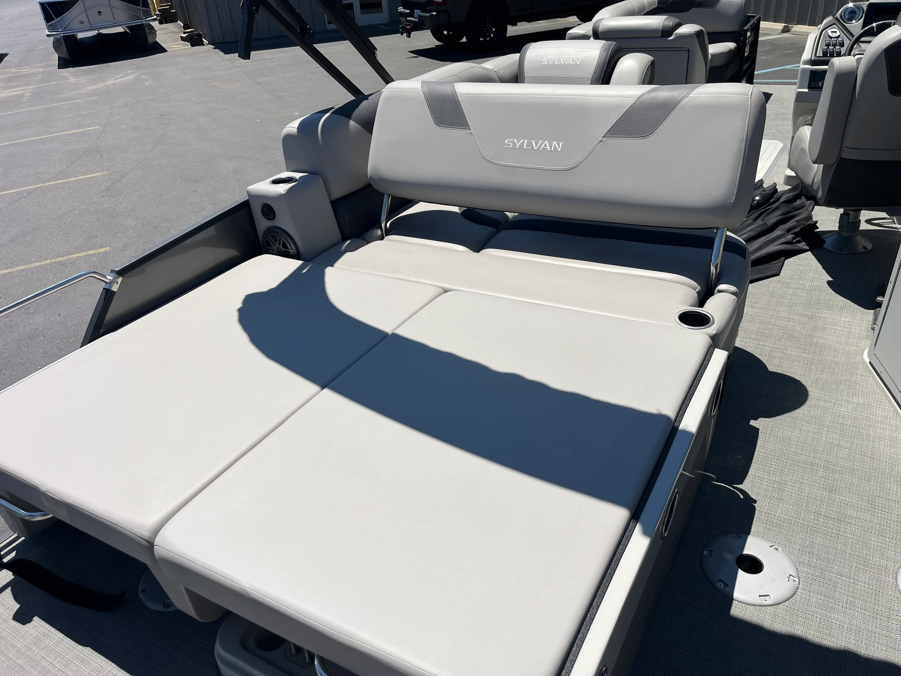 2022 Sylvan L5 DLZ BAR Image Thumbnail #11