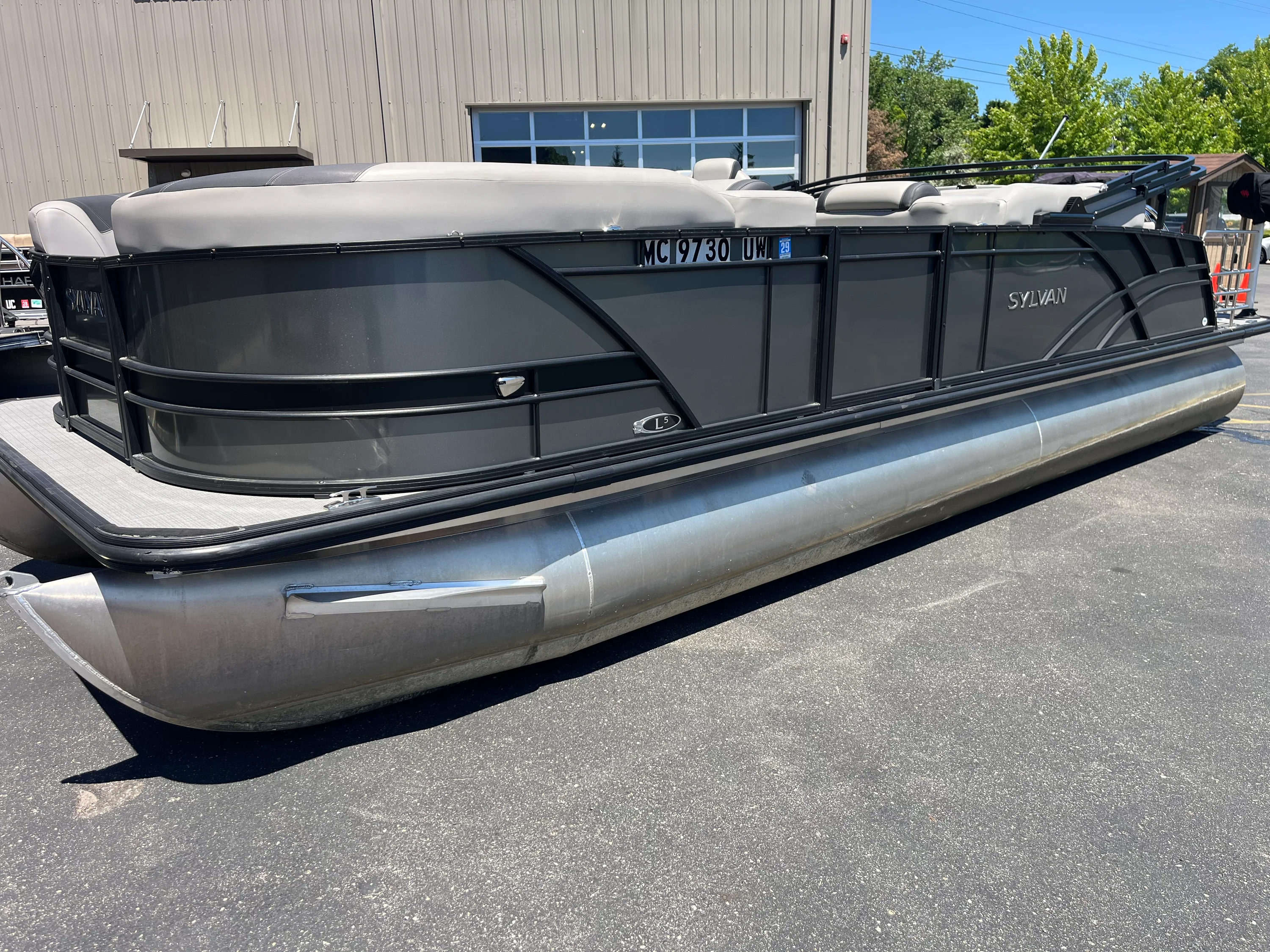 2022 Sylvan L5 DLZ BAR Image Thumbnail #4