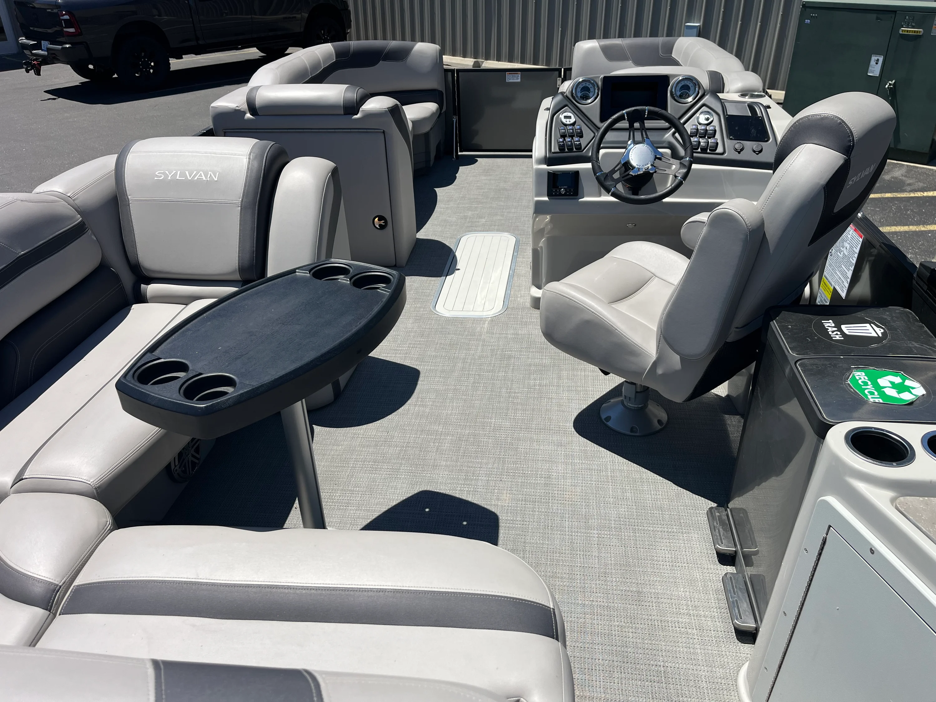 2022 Sylvan L5 DLZ BAR Image Thumbnail #12