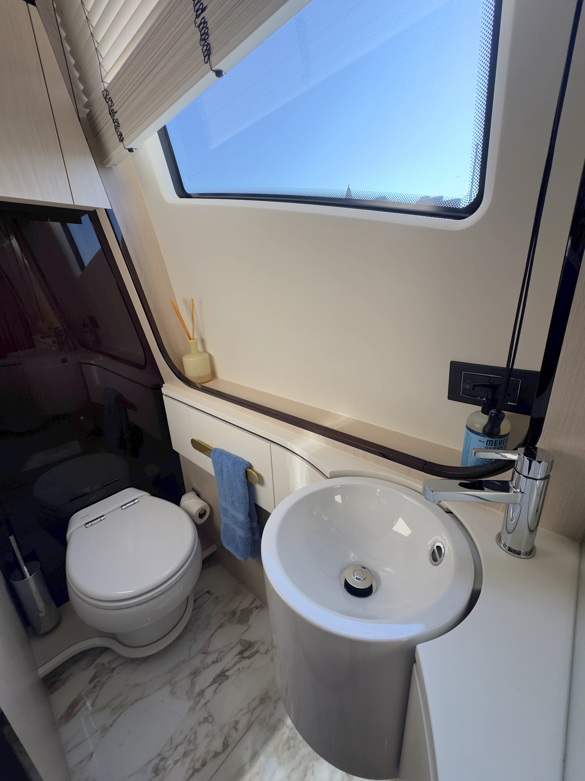 2022 Azimut GRANDE 25M Image Thumbnail #15