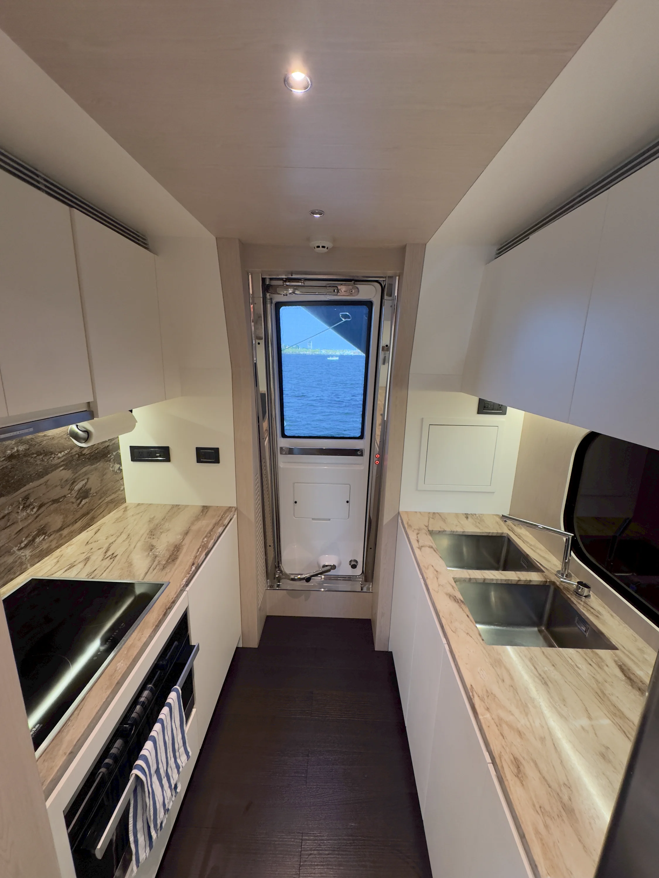 2022 Azimut GRANDE 25M Image Thumbnail #16
