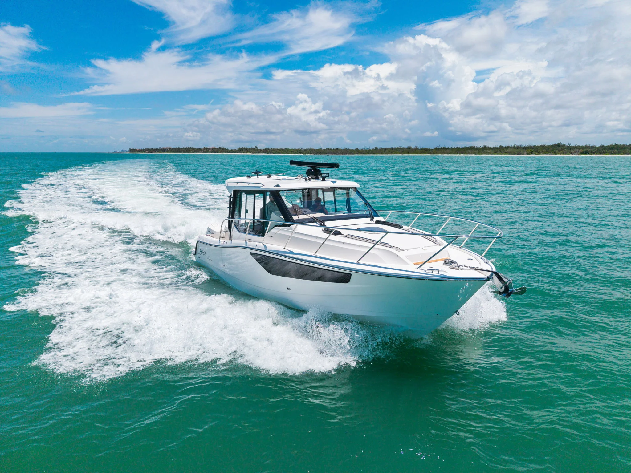 2025 Boston Whaler 365 CONQUEST Image Thumbnail #4