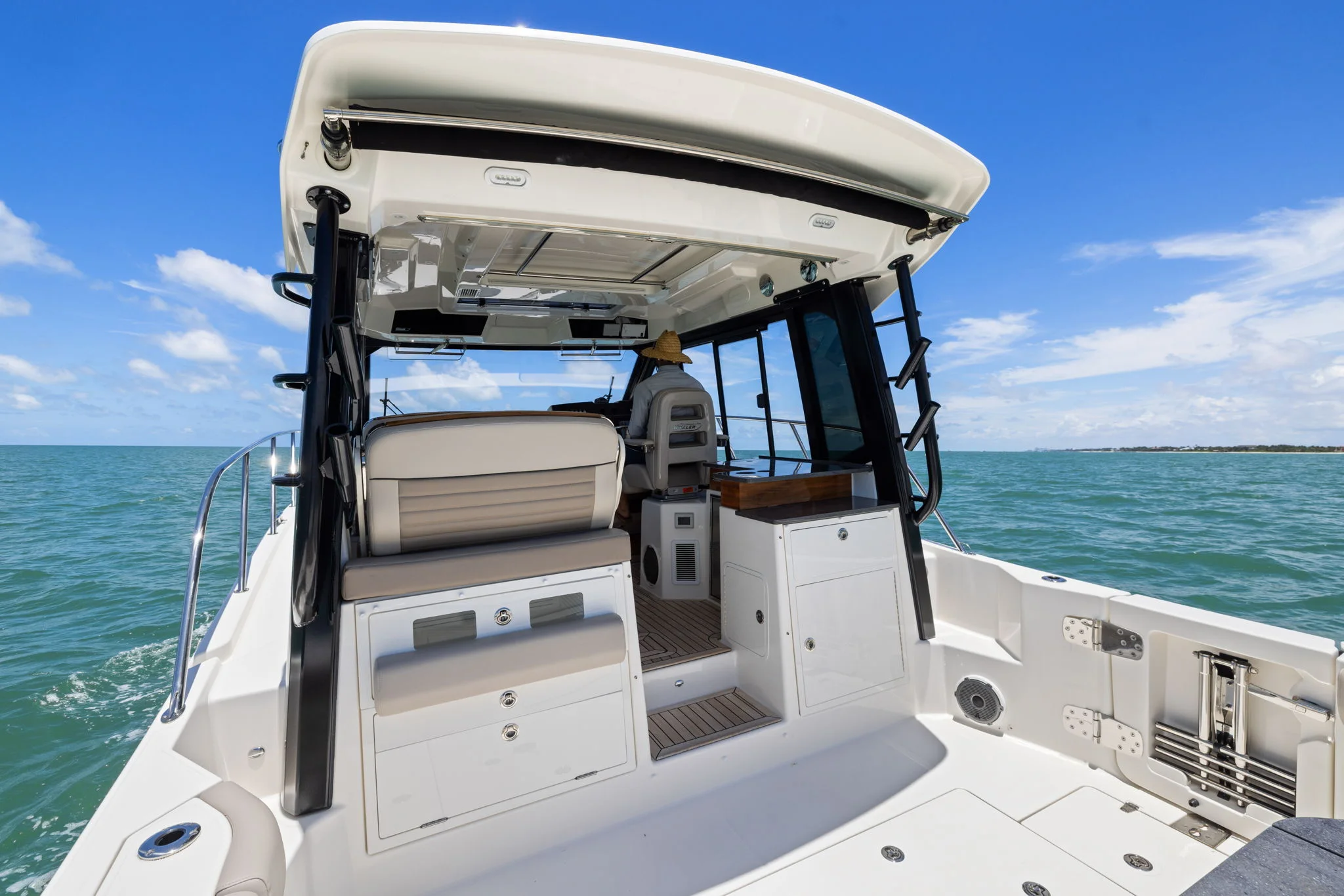 2025 Boston Whaler 365 CONQUEST Image Thumbnail #25