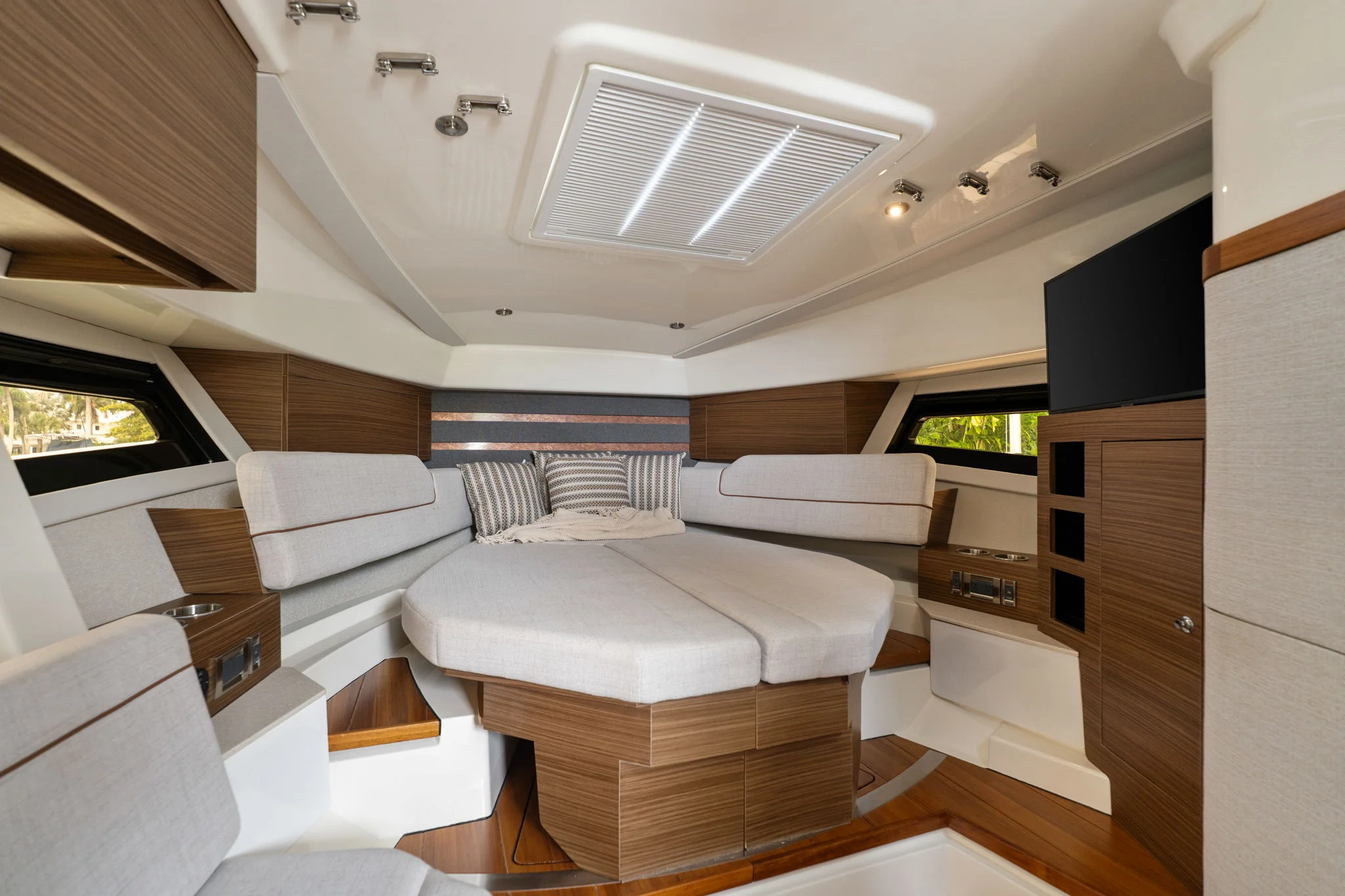 2025 Boston Whaler 365 CONQUEST Image Thumbnail #52