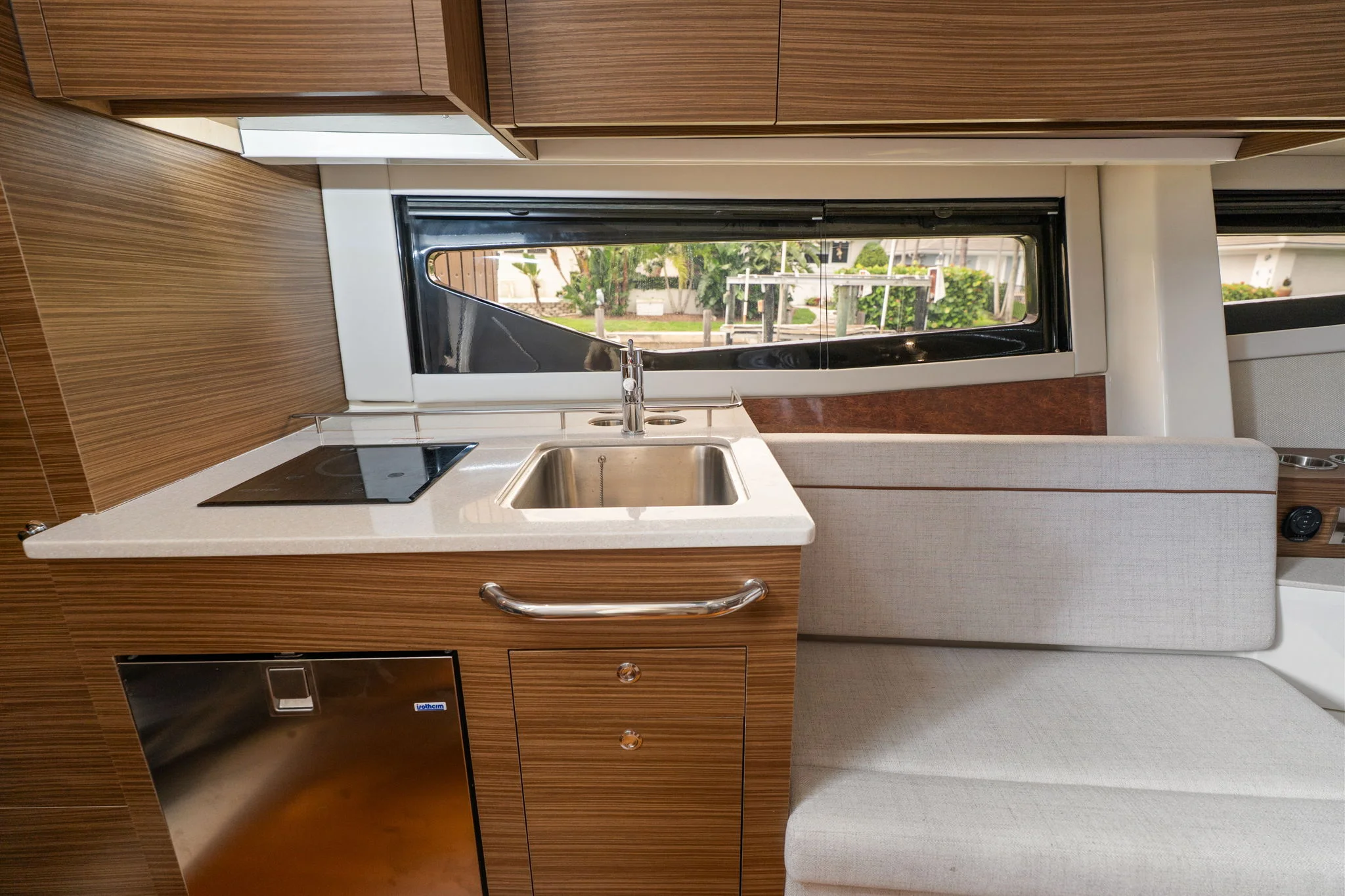 2025 Boston Whaler 365 CONQUEST Image Thumbnail #51