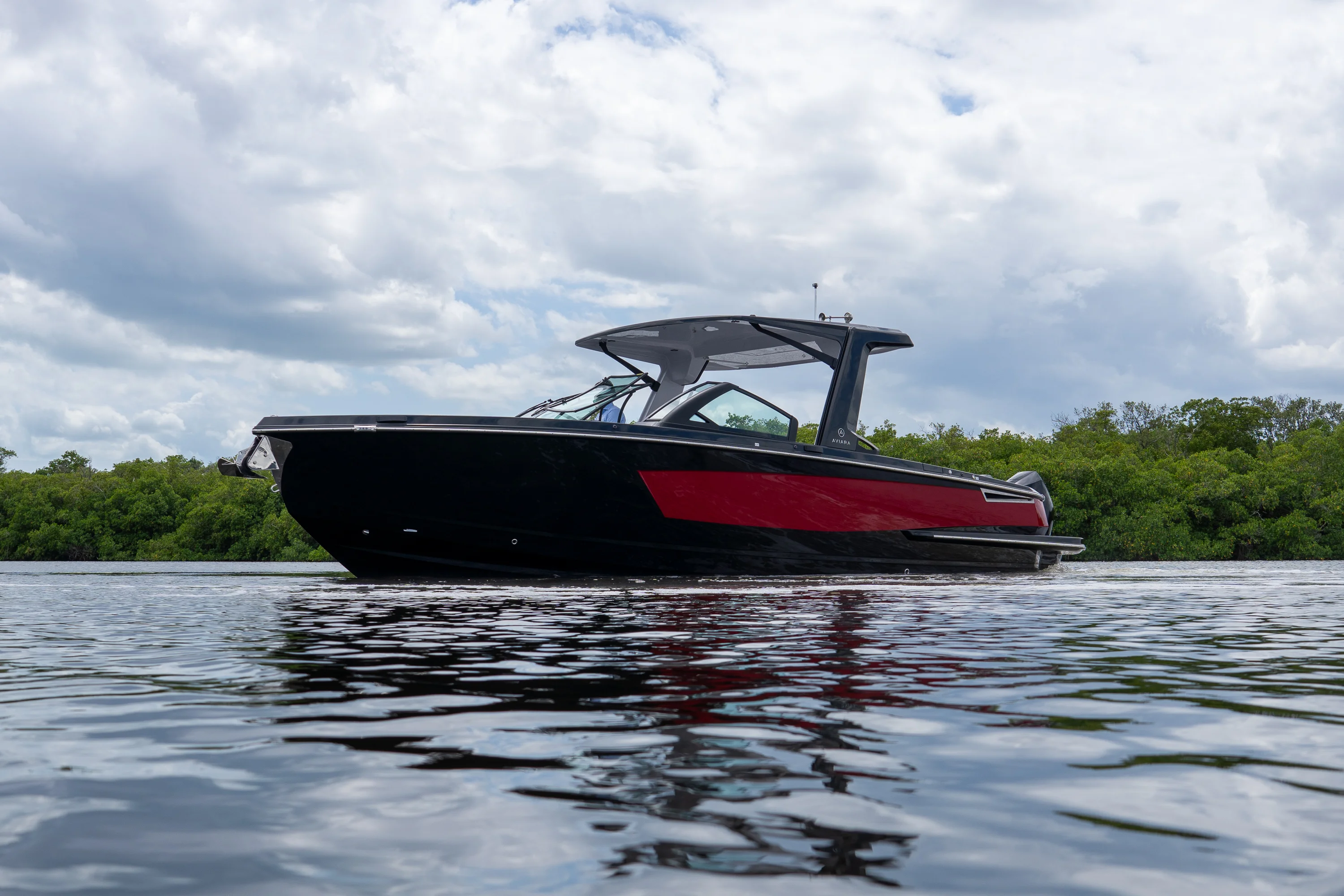 2024 Aviara AV32 Outboard Image Thumbnail #1