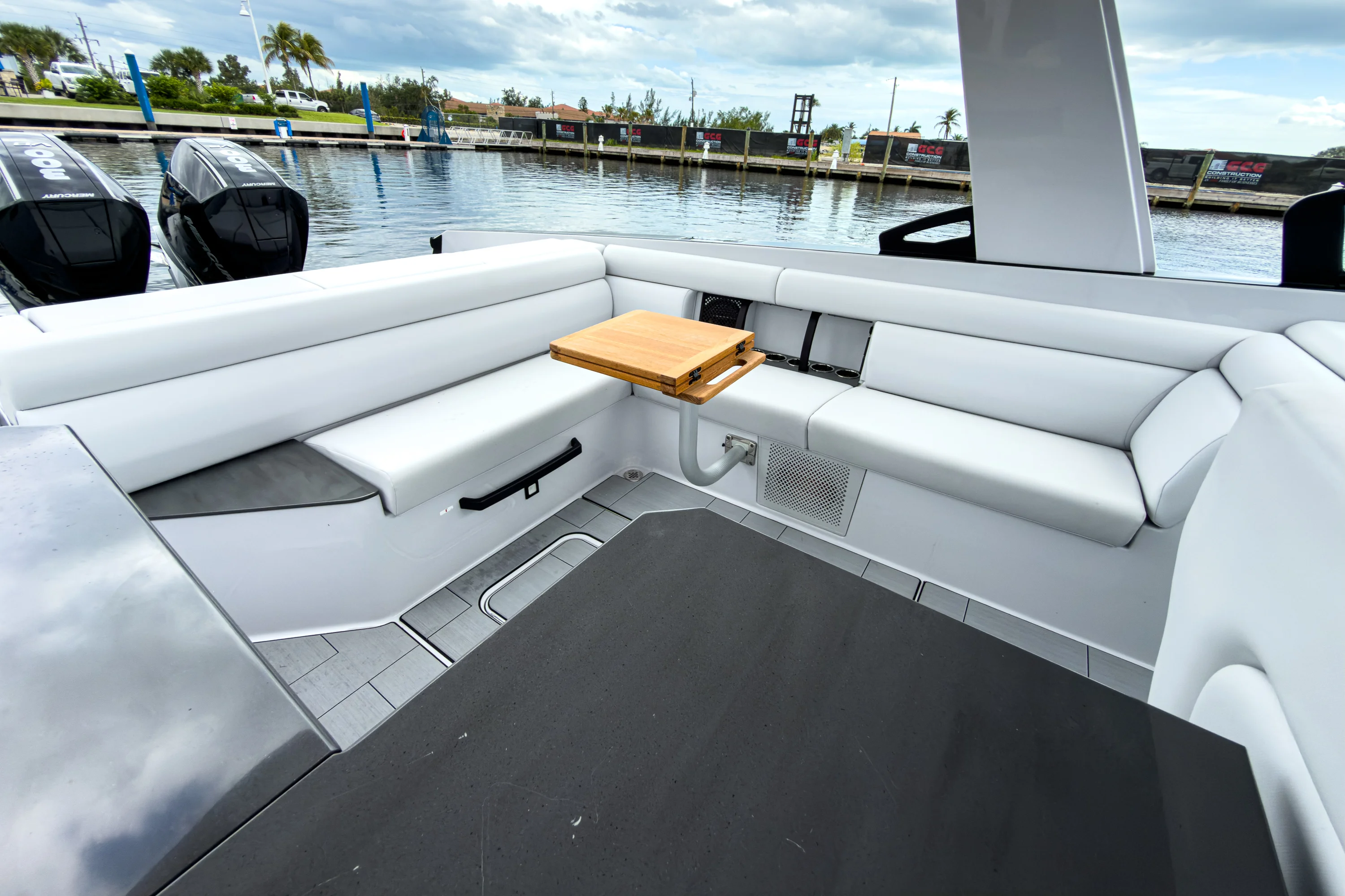 2024 Aviara AV32 Outboard Image Thumbnail #6