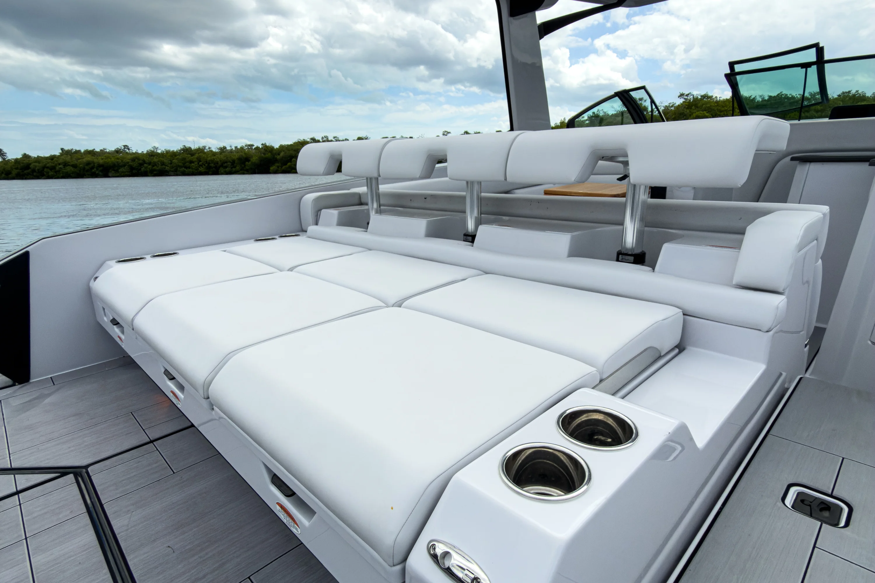 2024 Aviara AV32 Outboard Image Thumbnail #4