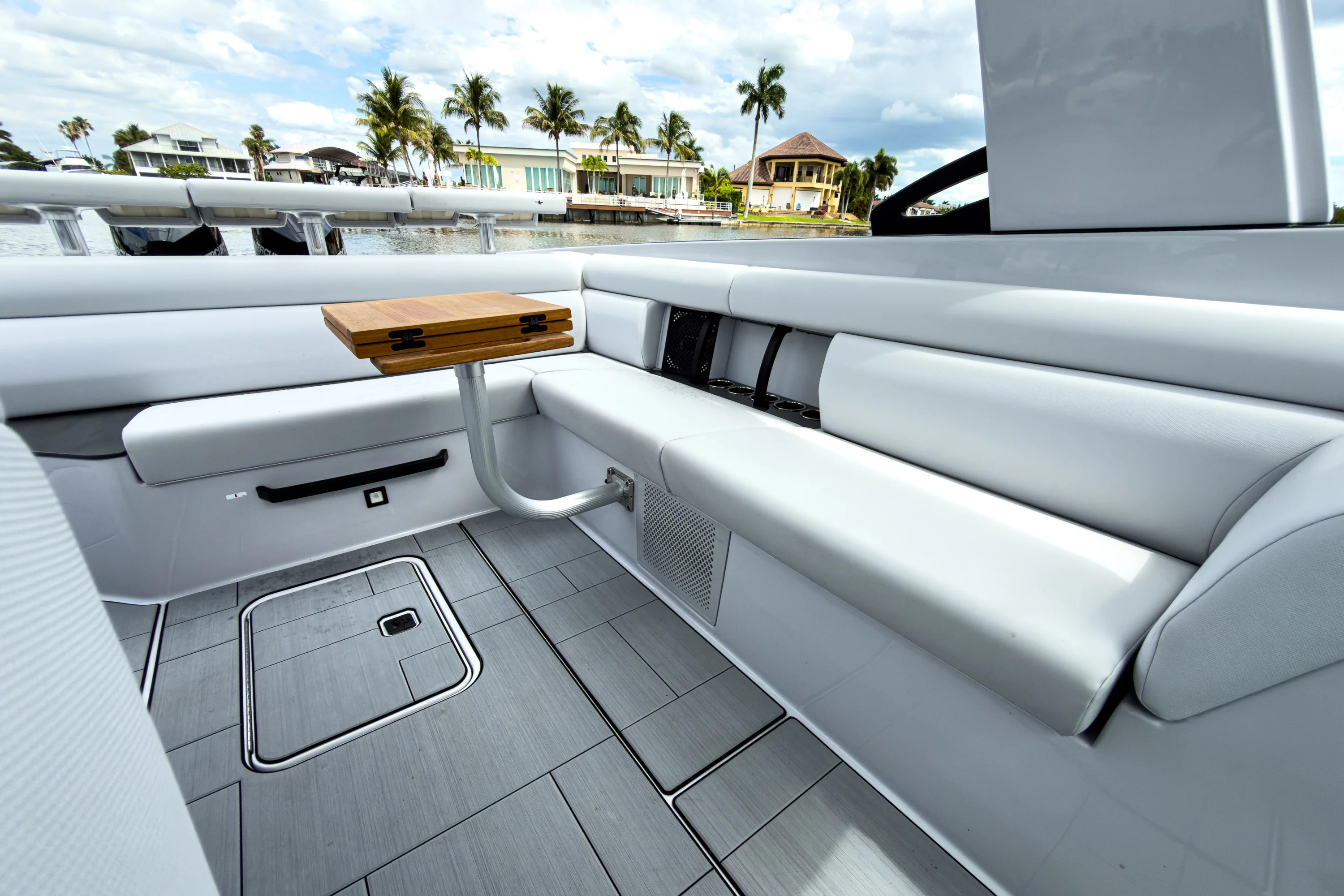 2024 Aviara AV32 Outboard Image Thumbnail #7