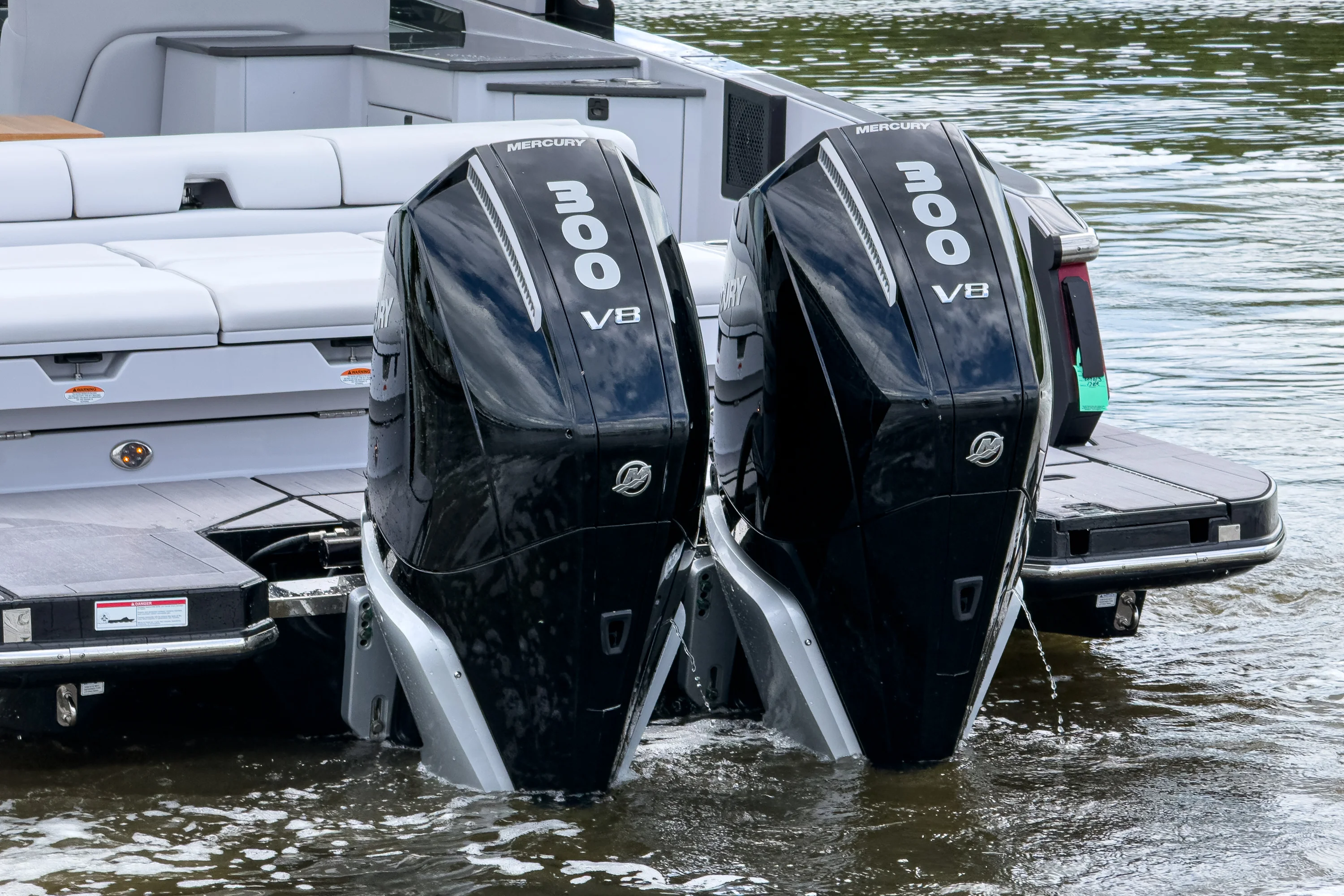 2024 Aviara AV32 Outboard Image Thumbnail #3