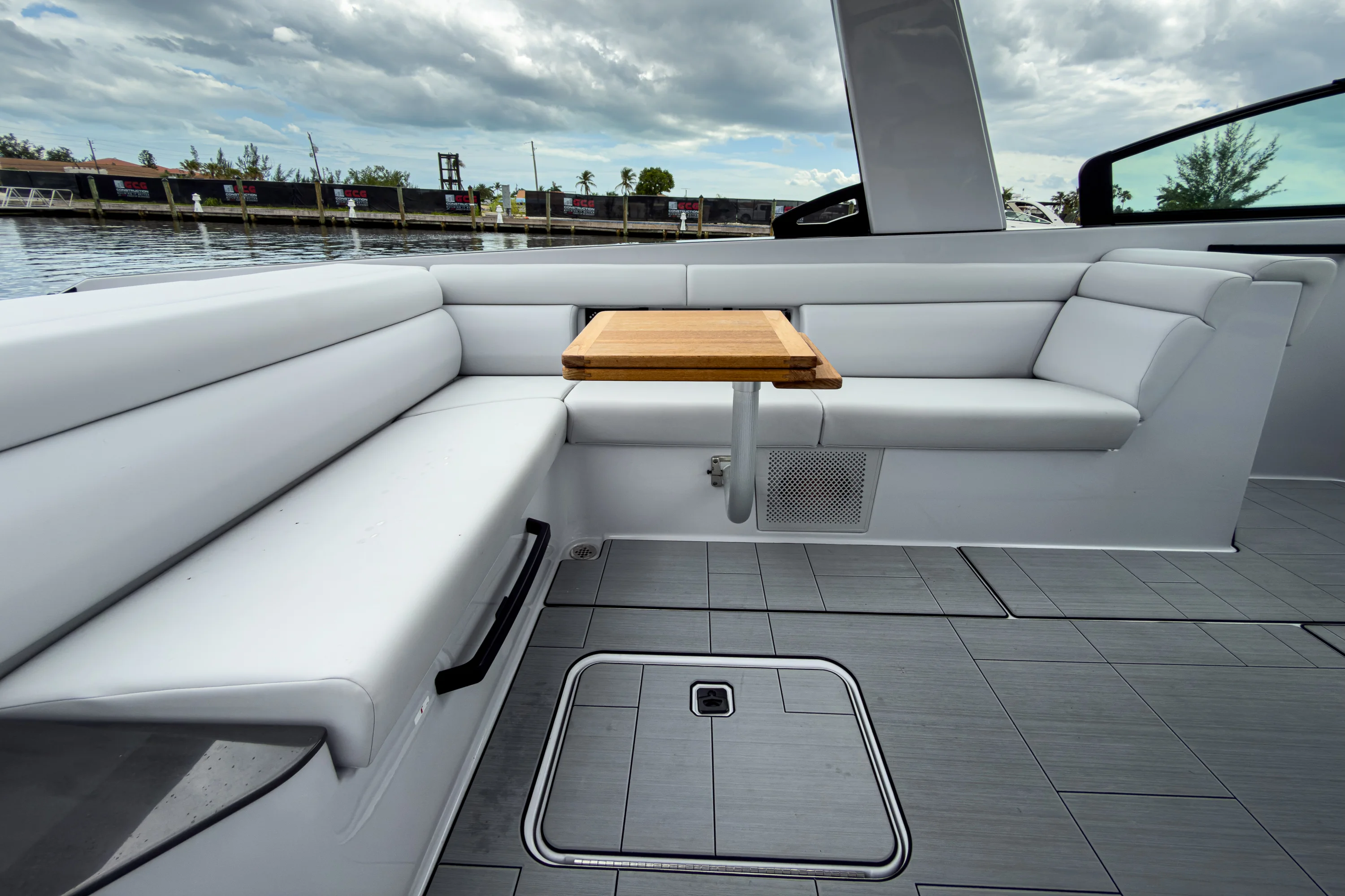 2024 Aviara AV32 Outboard Image Thumbnail #5