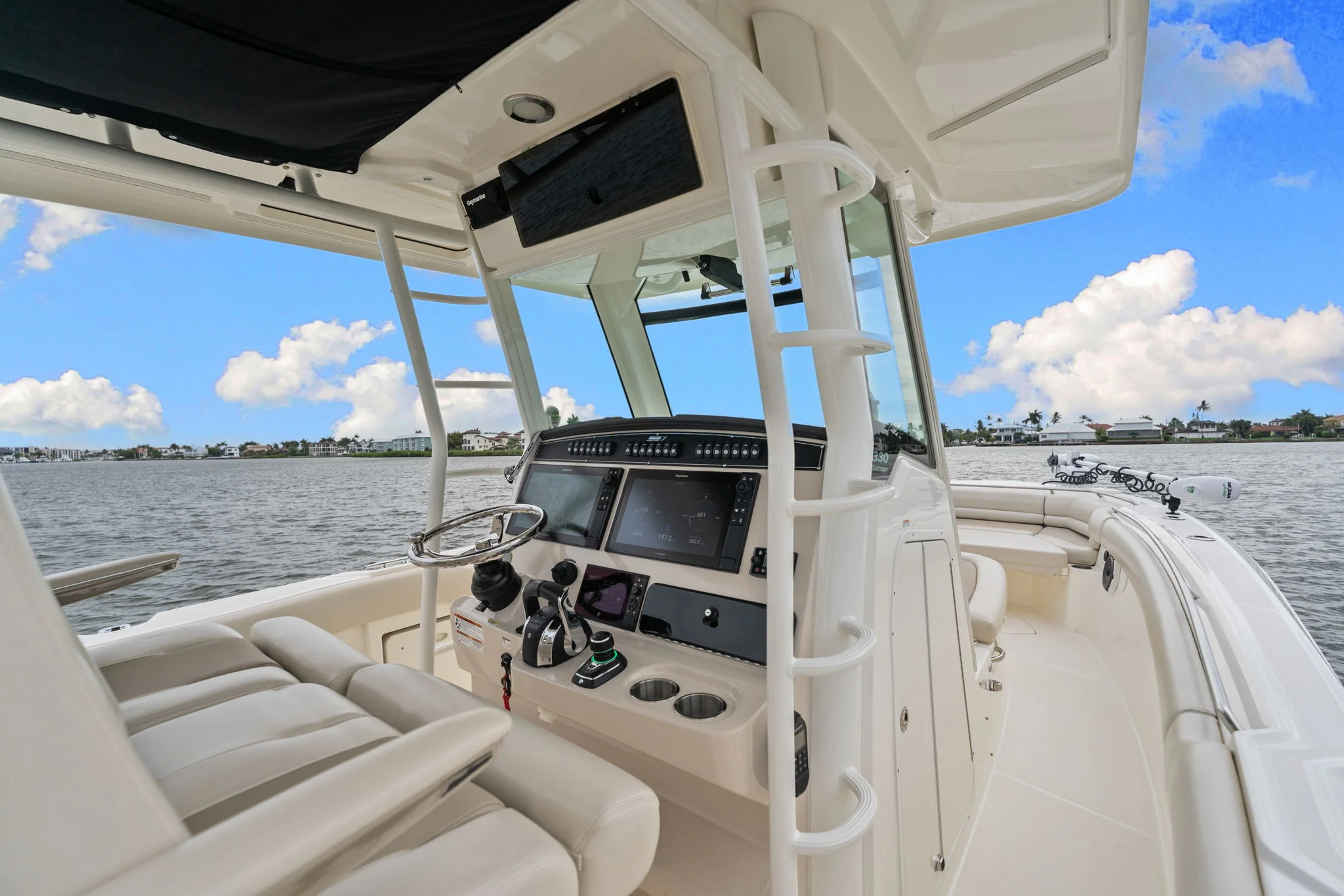 2022 Boston Whaler 330 OUTRAGE Image Thumbnail #16