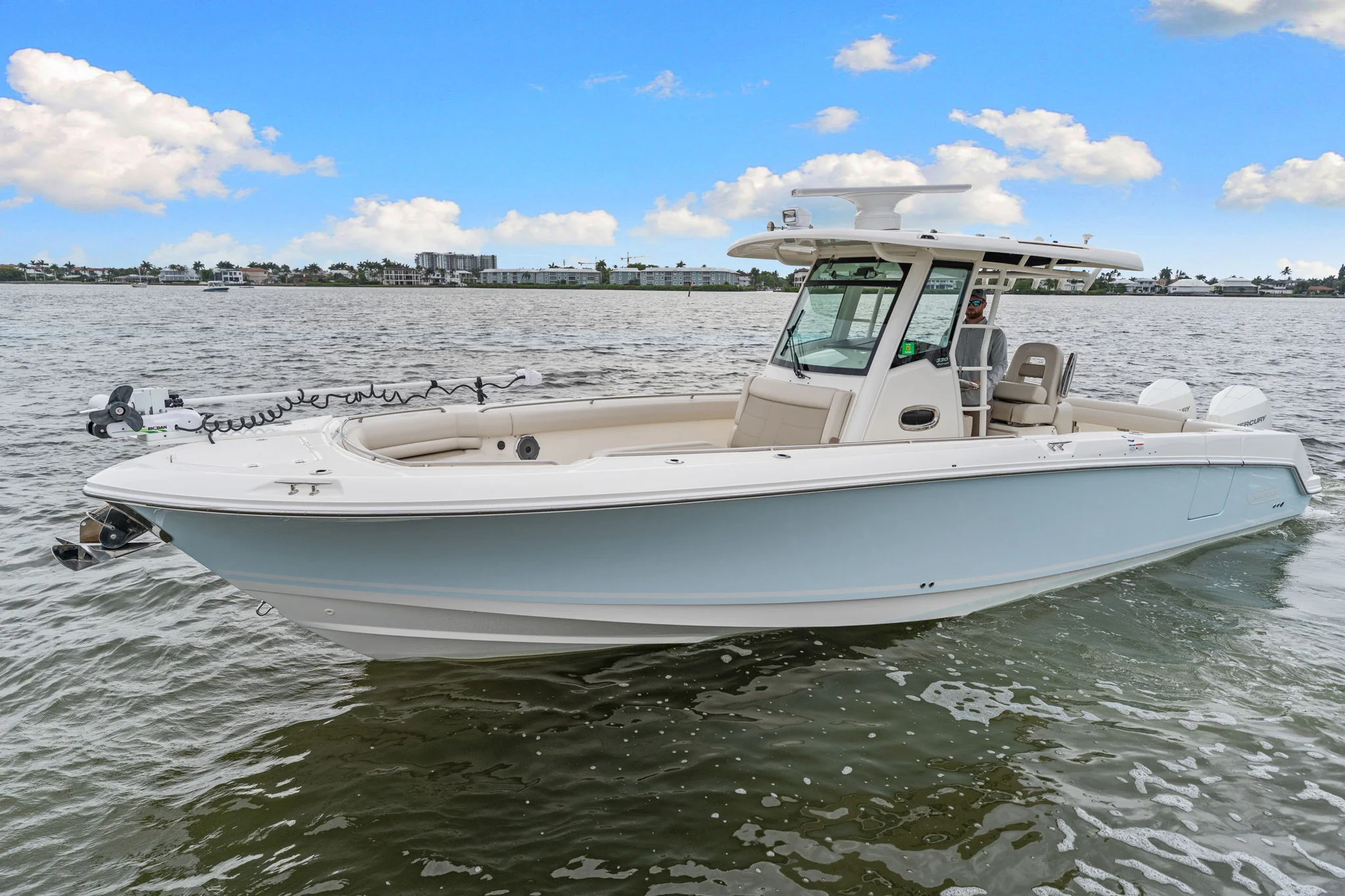 2022 Boston Whaler 330 OUTRAGE Image Thumbnail #6