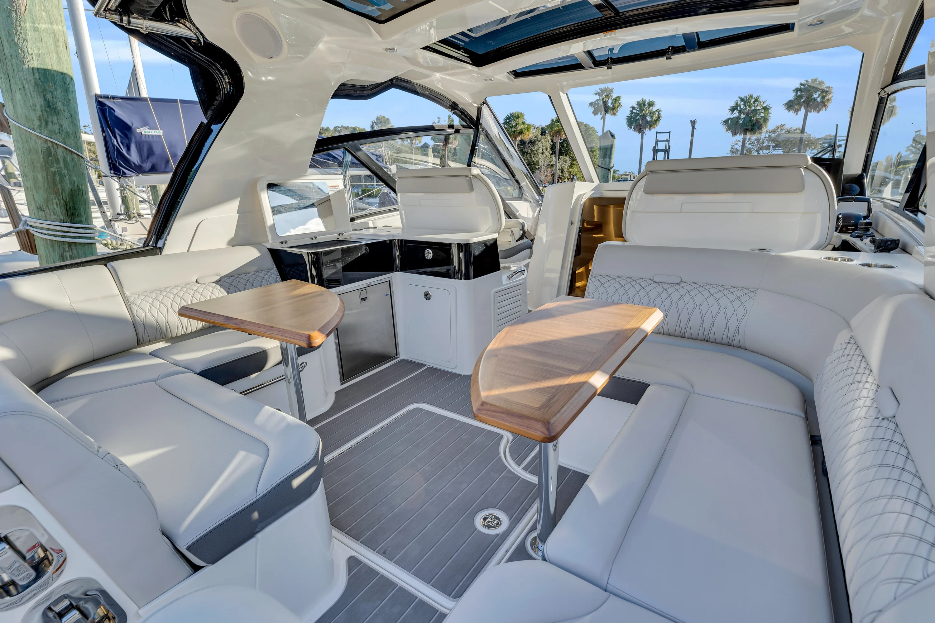2023 Sea Ray 370 Sundancer Image Thumbnail #46