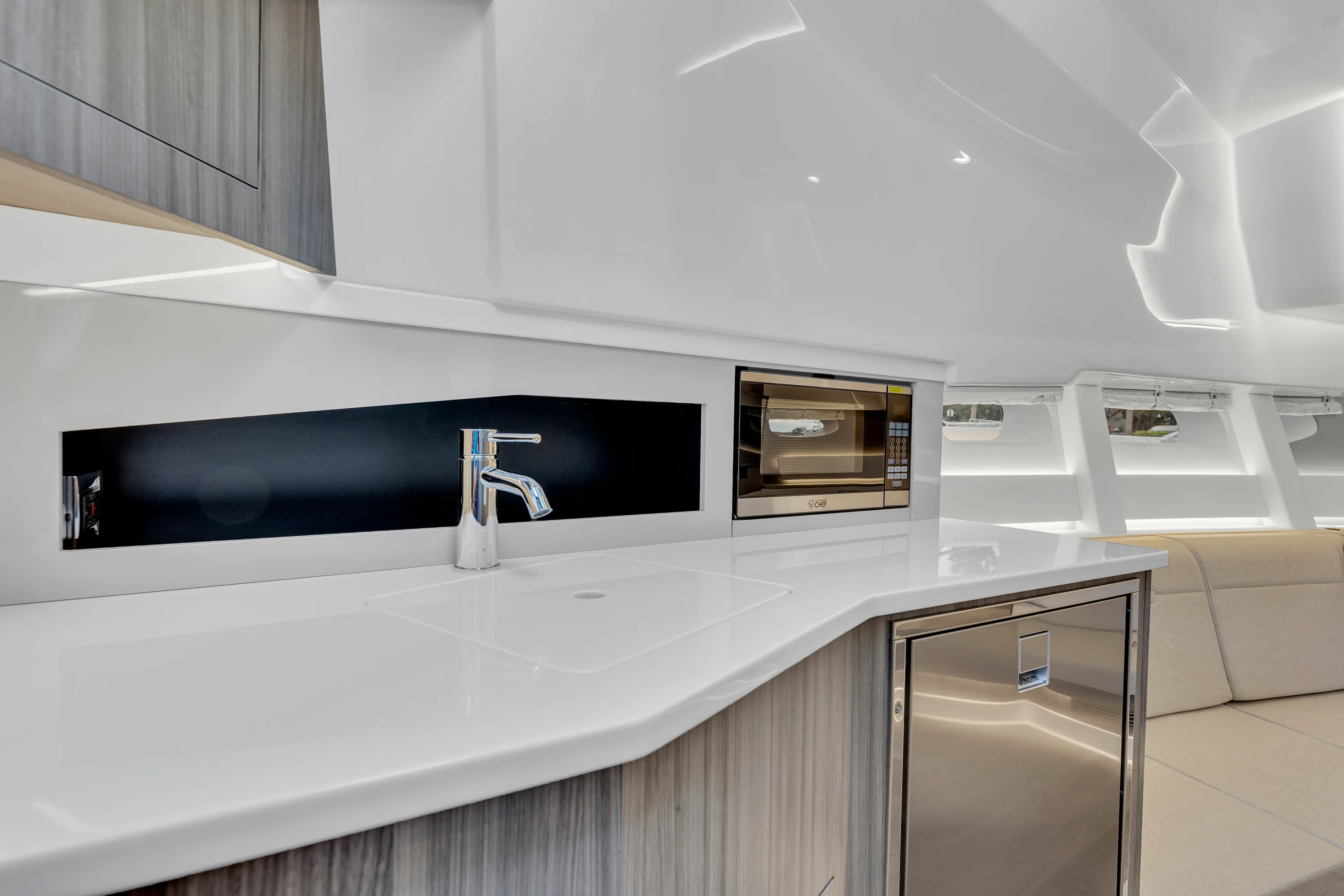 2023 Sea Ray 370 Sundancer Image Thumbnail #21