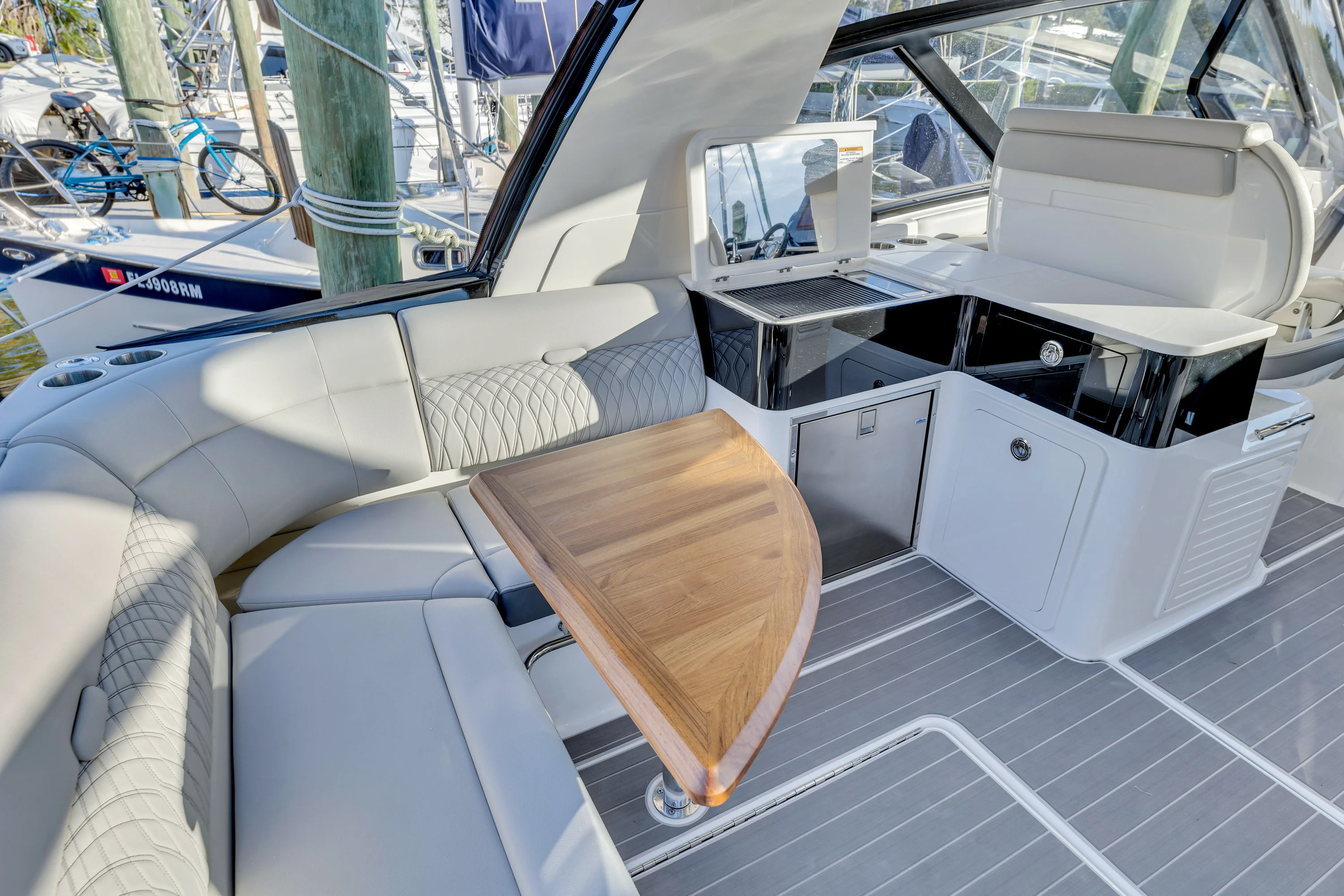 2023 Sea Ray 370 Sundancer Image Thumbnail #18