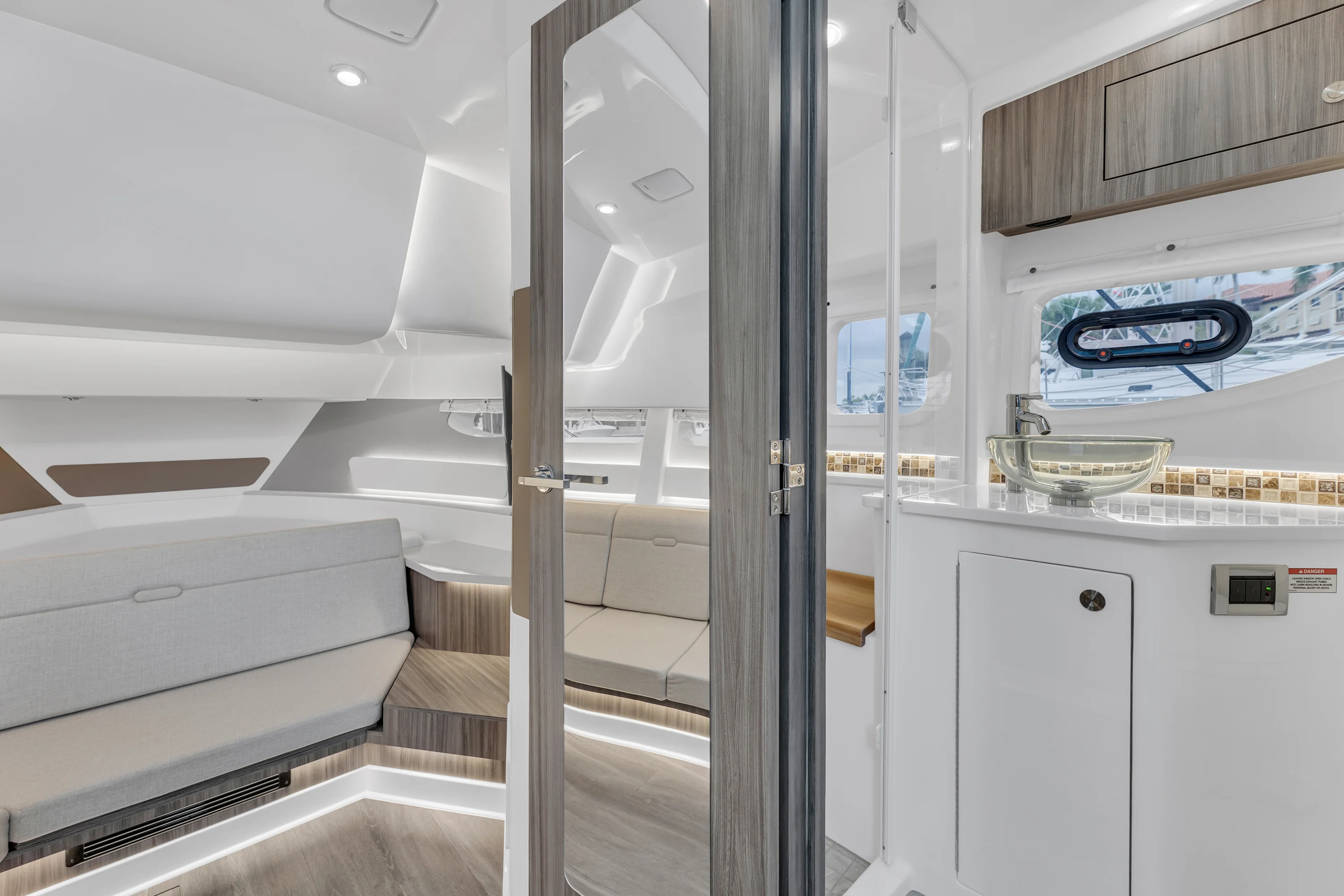 2023 Sea Ray 370 Sundancer Image Thumbnail #25