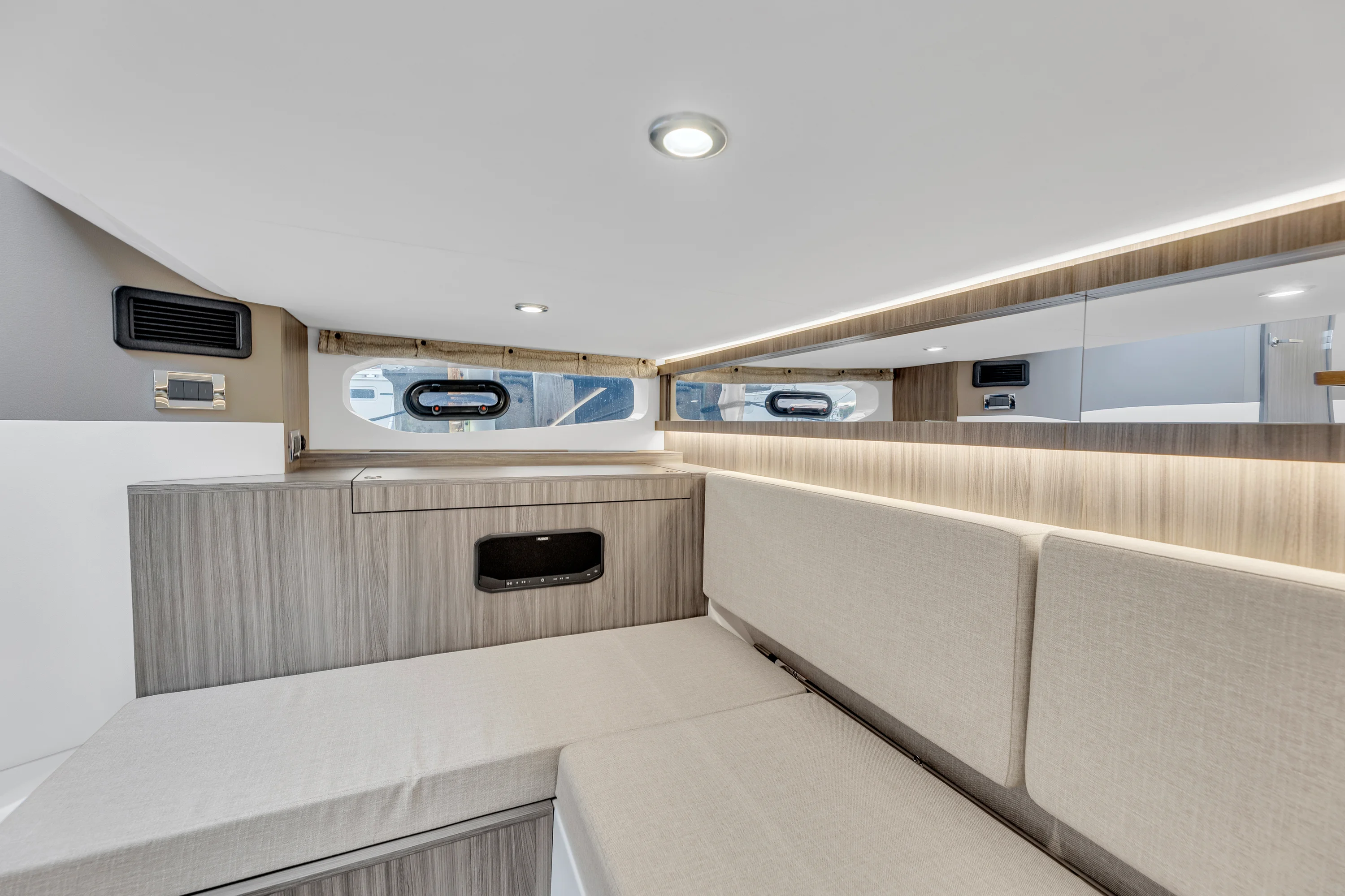 2023 Sea Ray 370 Sundancer Image Thumbnail #38