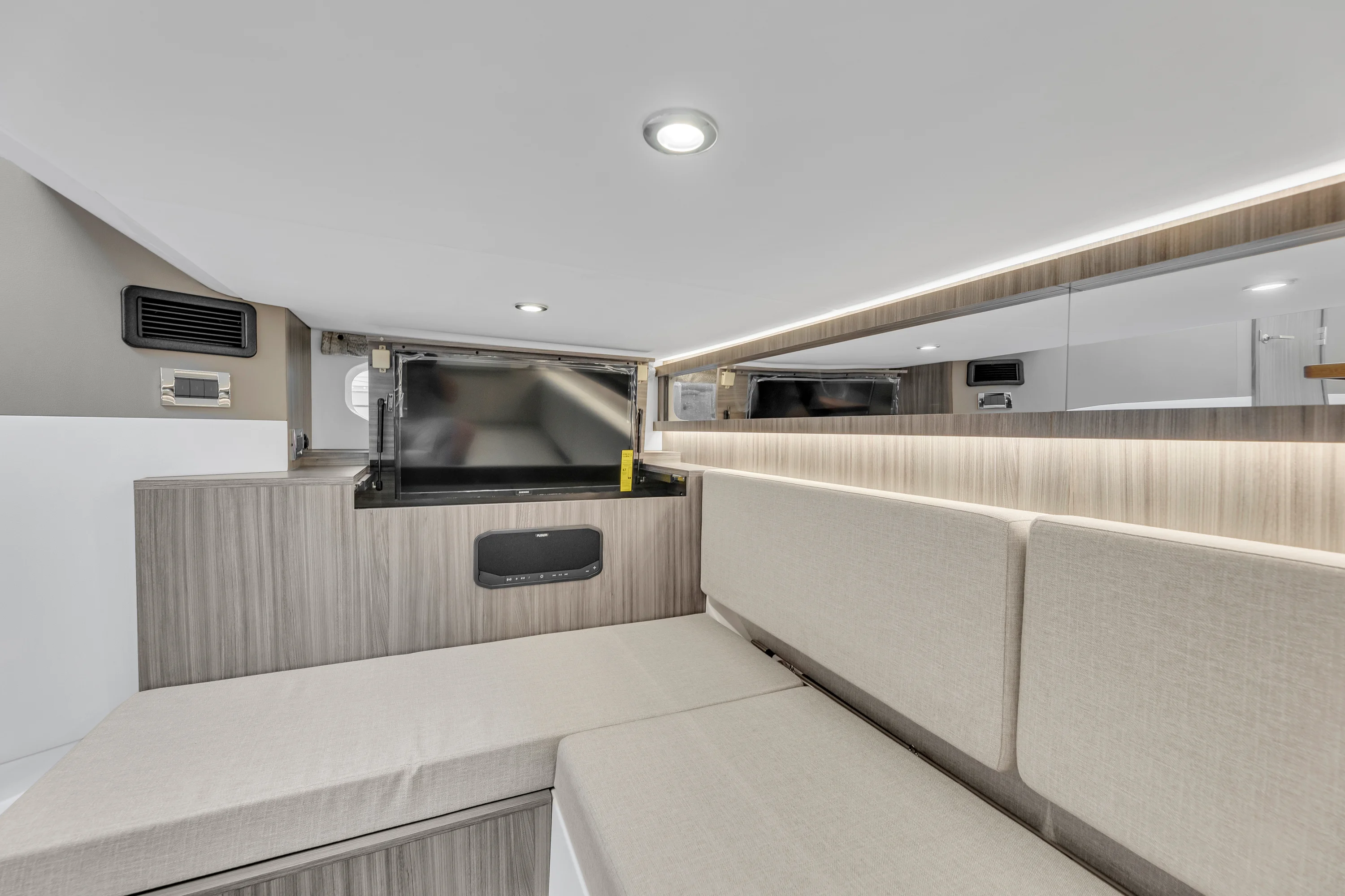 2023 Sea Ray 370 Sundancer Image Thumbnail #37